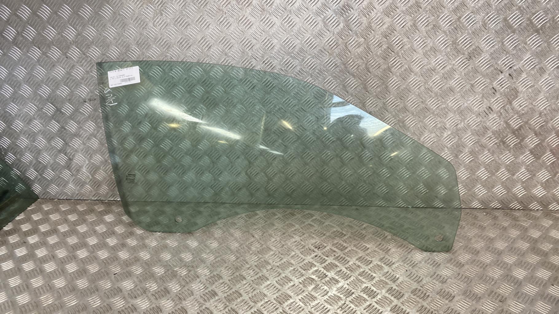 Vitre avant droit VOLVO C 70 1 COUPE Essence - 1