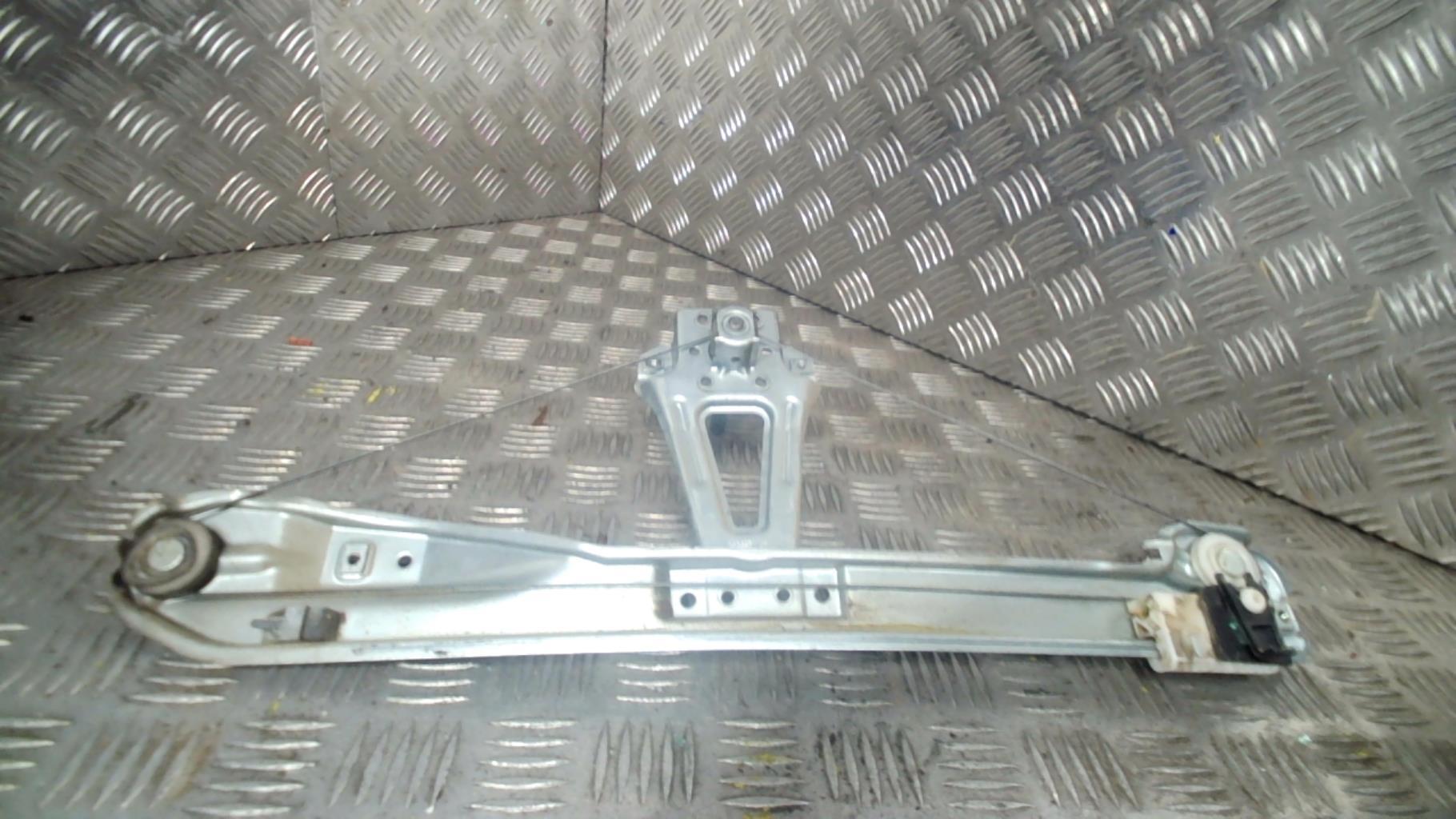 Alzacristalli manuale posteriore sinistro RENAULT CLIO 3 PHASE 2 Diésel - 1