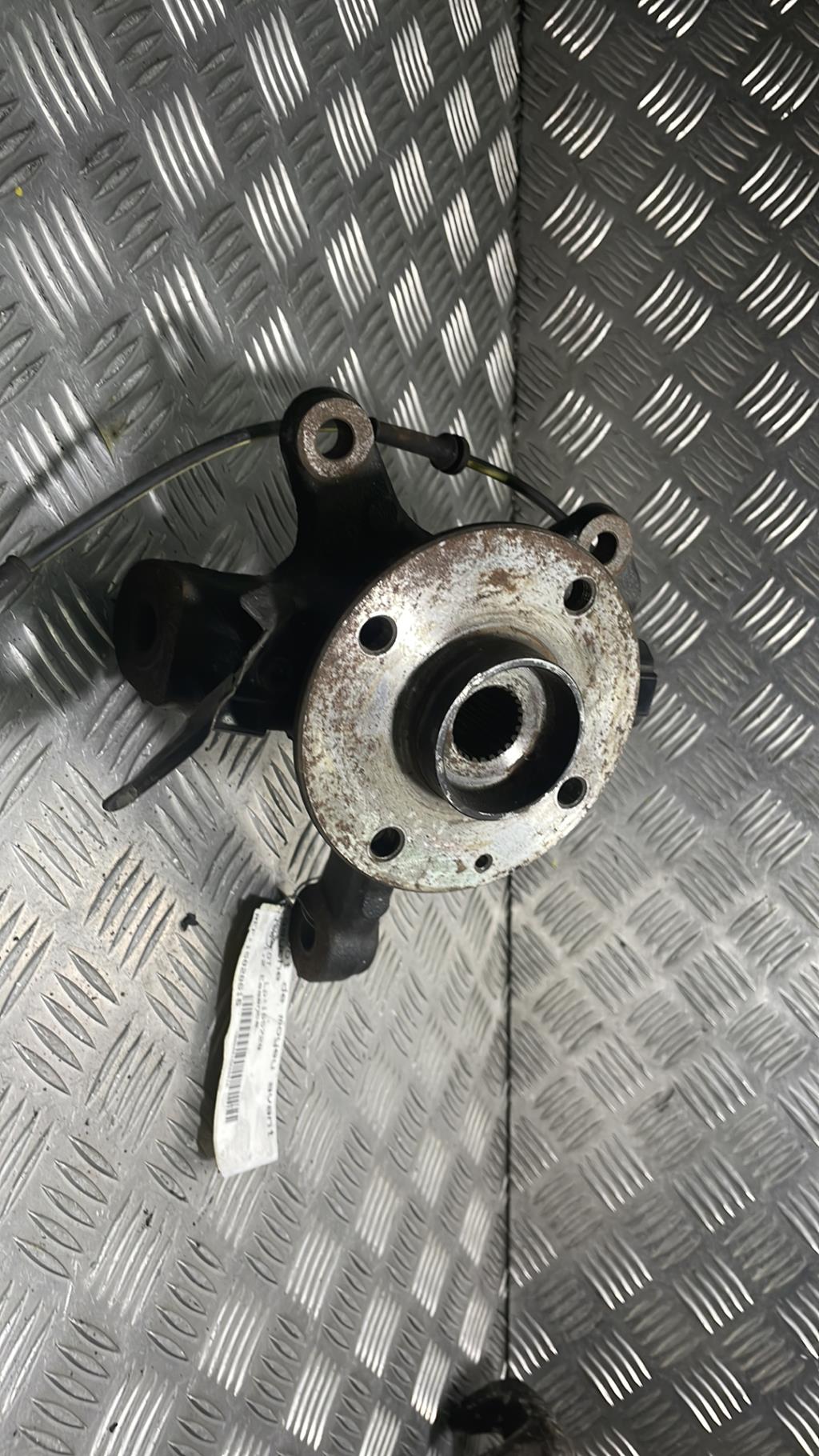 Fuso a snodo anteriore sinistro PEUGEOT 108 Gasolina - 1
