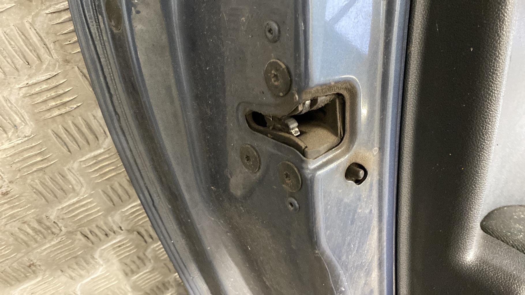 Puerta trasera izquierda RENAULT CLIO 3 PHASE 2 Diésel - 1