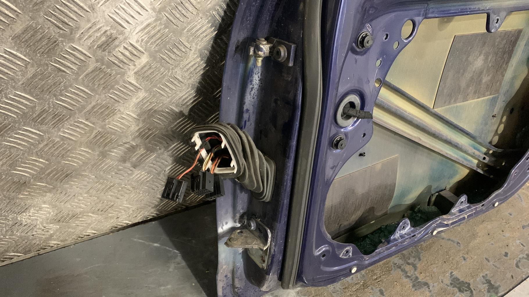 Portiera anteriore destra VOLKSWAGEN POLO 4 PHASE 1 Diésel - 1