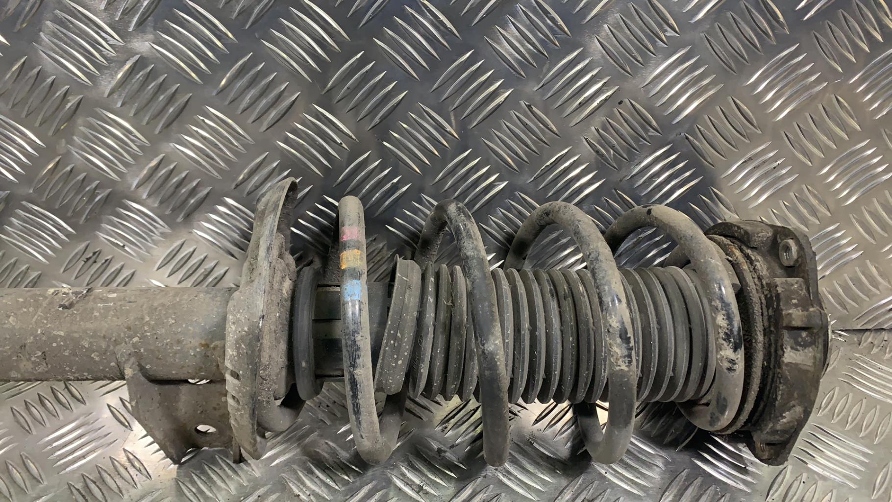 Ammortizzatore anteriore sinistro VOLKSWAGEN JETTA 4 Diésel - 1
