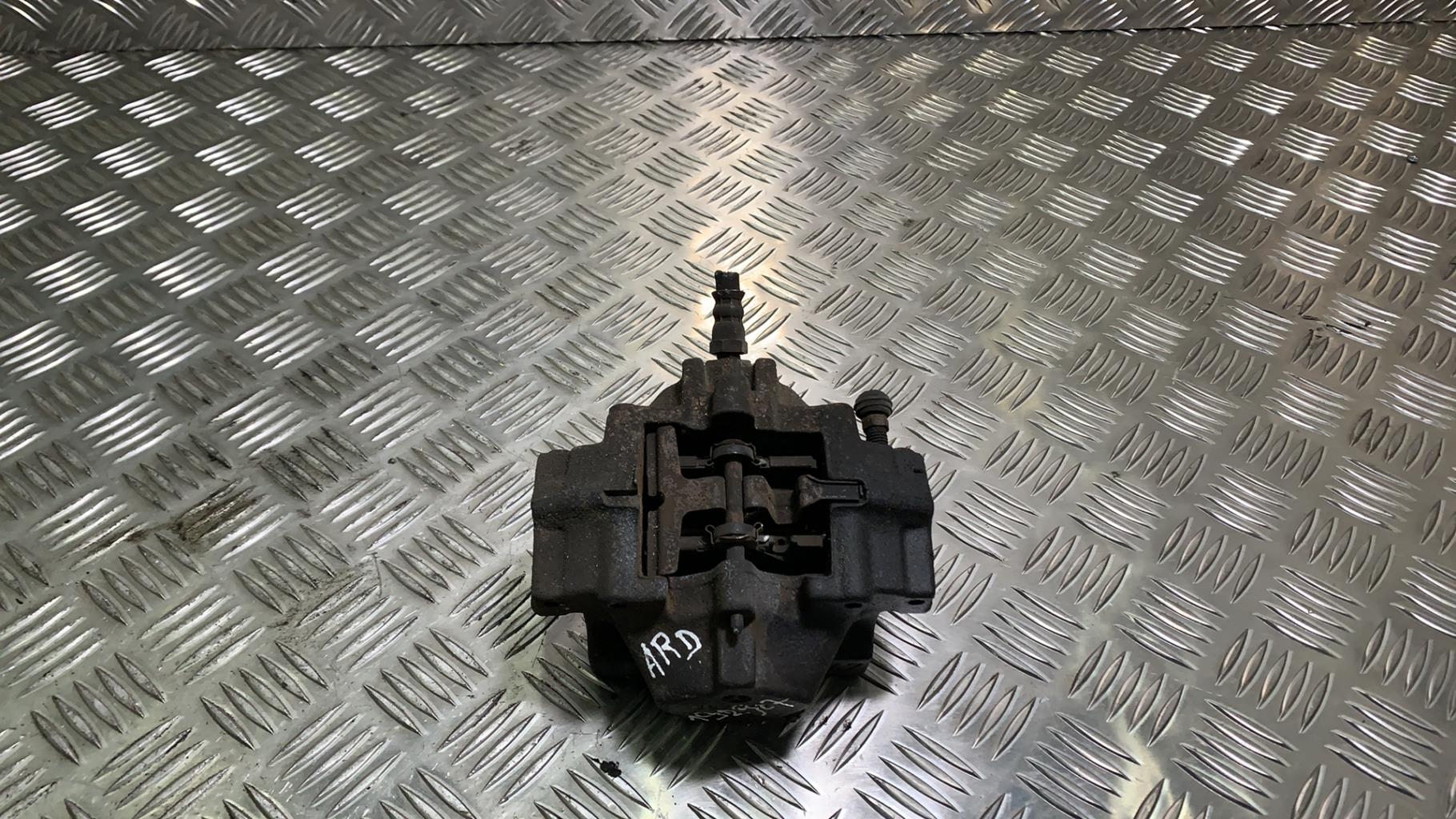 Pinza freni posteriore sinistra MERCEDES CLASSE CLK 208 PHASE 2 CABRIOLET Gasolina - 1