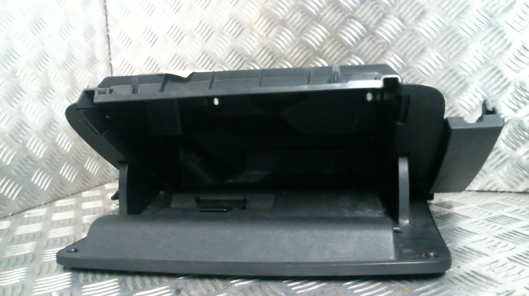 Boite a gants AUDI A1 1 PHASE 1 Diesel - 1