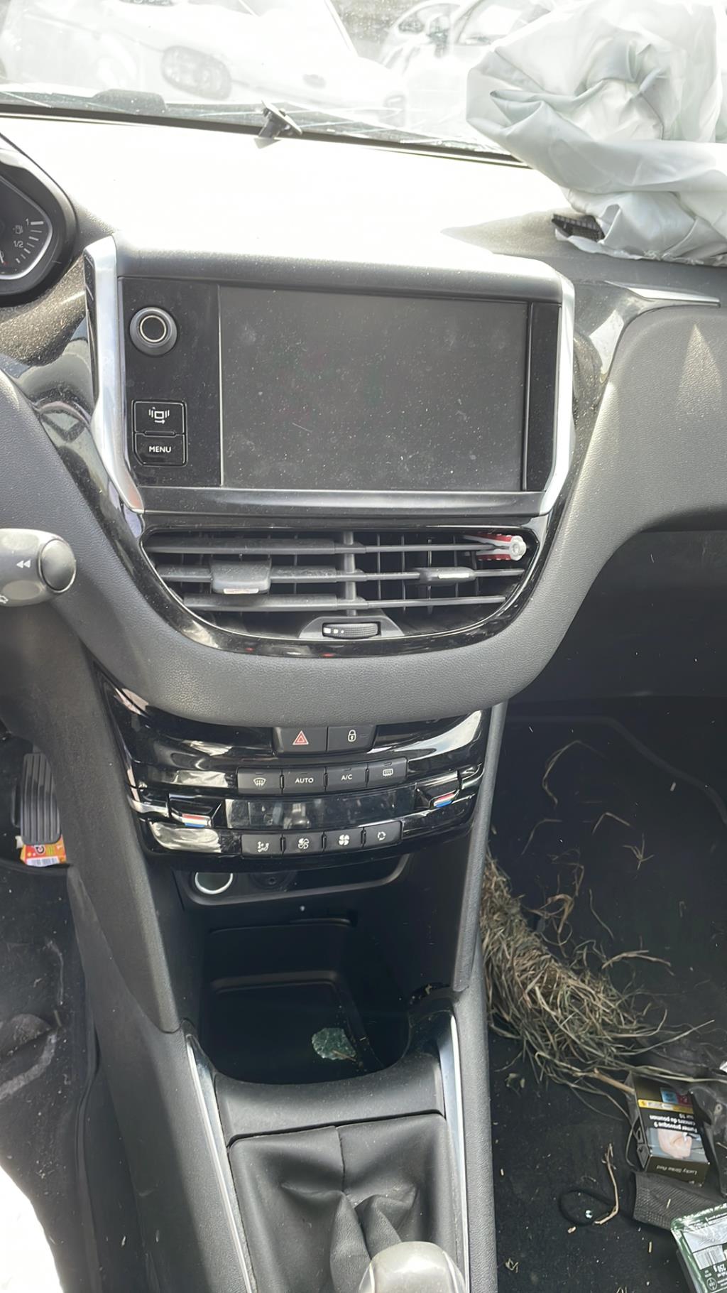 Vetro anteriore sinistro PEUGEOT 208 1 PHASE 1 Diésel - 1