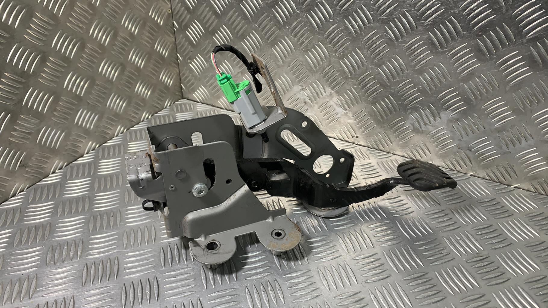 Pedale de frein RENAULT MEGANE 4 PHASE 1 Diesel - 1