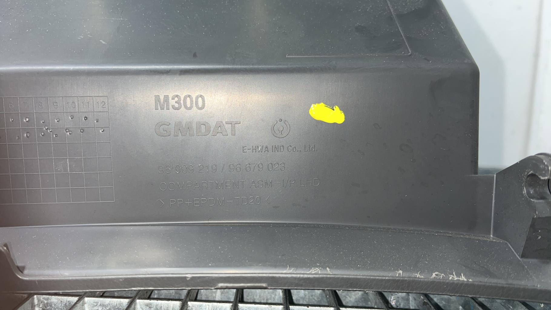 Boite a gants CHEVROLET SPARK PHASE 1 Essence - 1