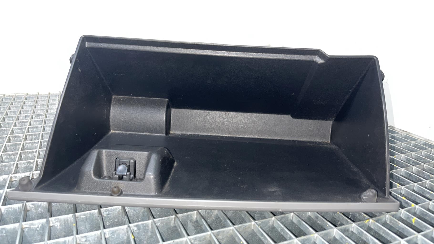 Boite a gants MAZDA 2 1 Essence - 1