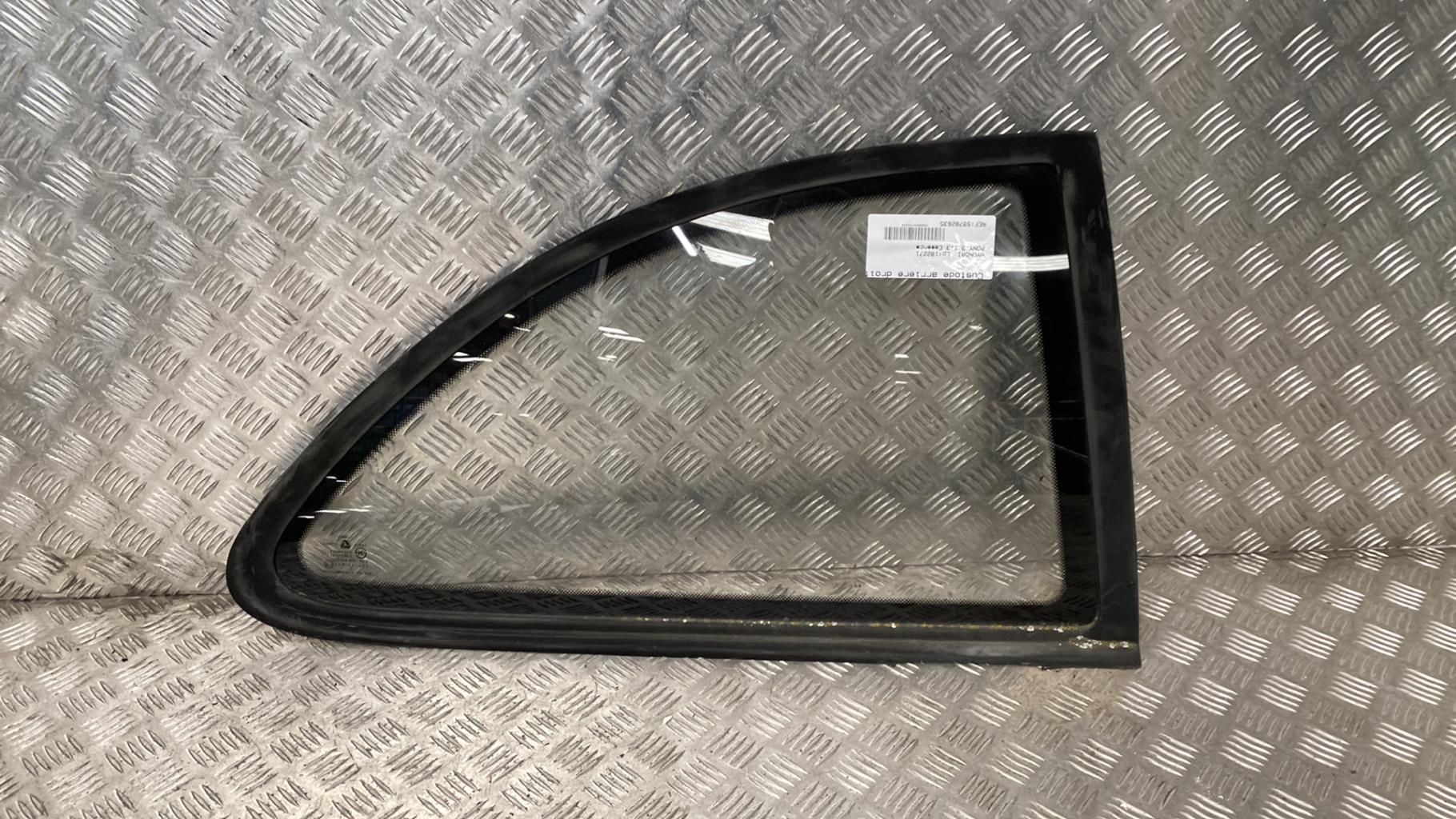 Ventanilla triangular trasera derecha HYUNDAI PONY 3 Gasolina - 1