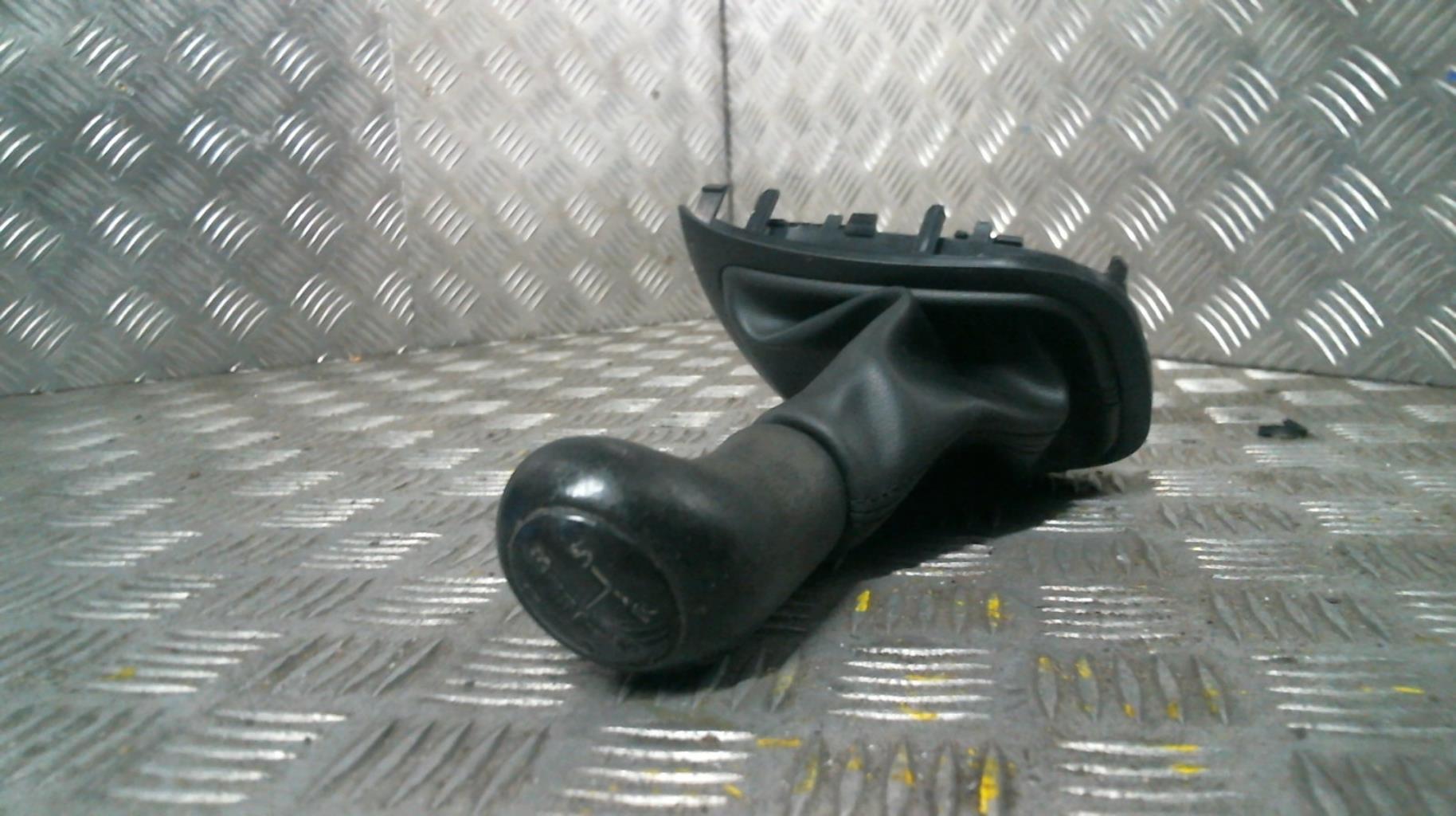 Pommeau de vitesses RENAULT MEGANE 3 PHASE 1 BREAK Diesel - 1