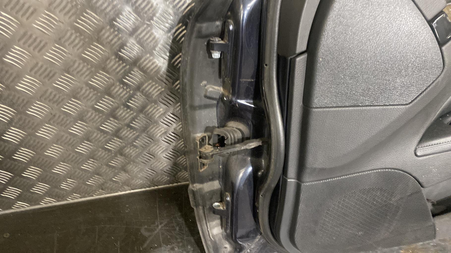 Portiera anteriore destra MERCEDES CLASSE E 211 PHASE 1 Diésel - 1