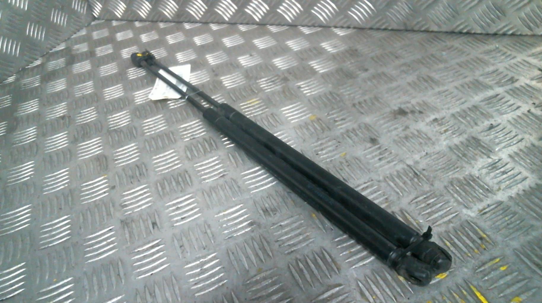 Verin de coffre MAZDA 2 1 Essence - 1