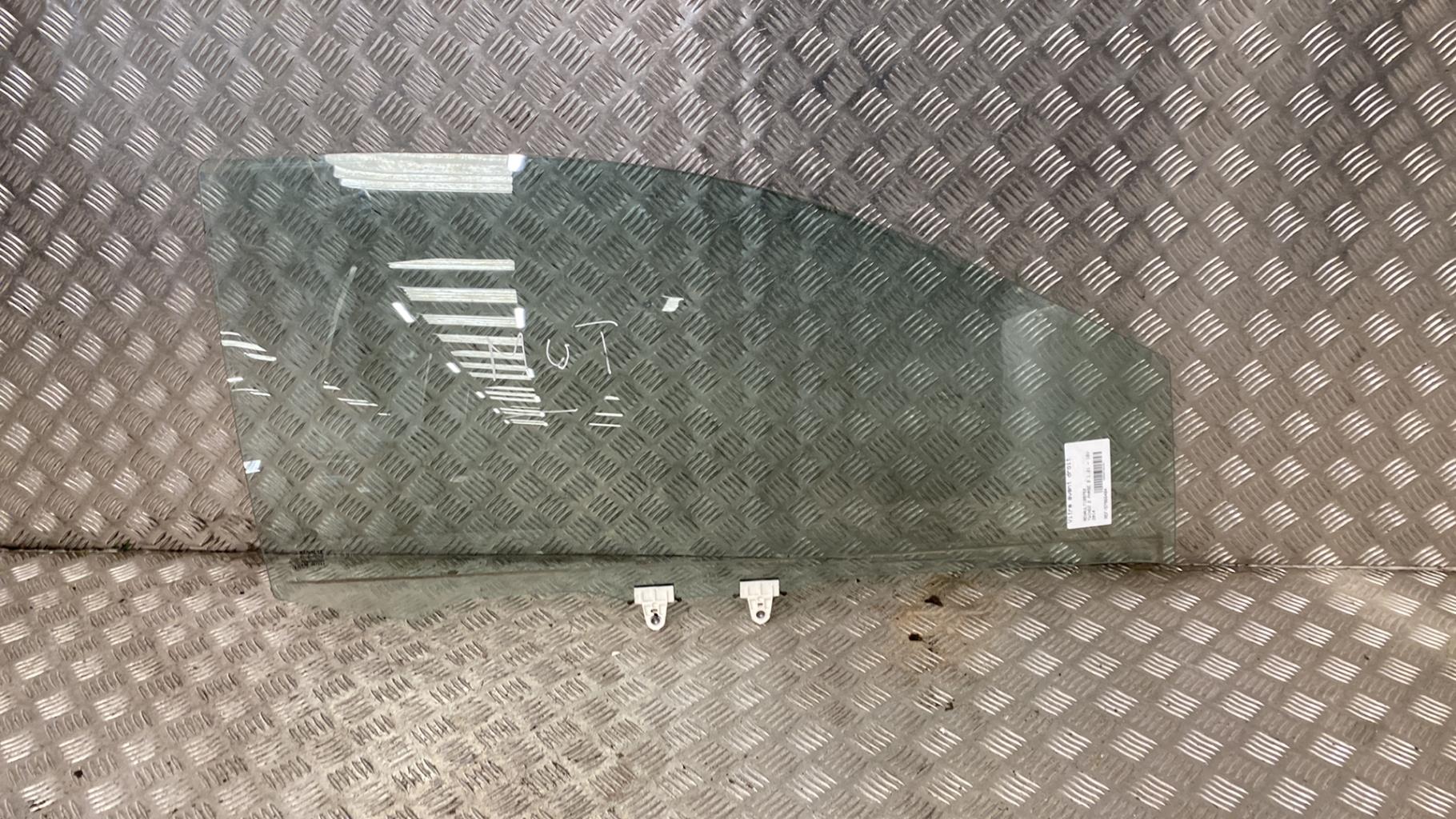 Vitre avant droit RENAULT TWINGO 2 PHASE 2 Essence - 1