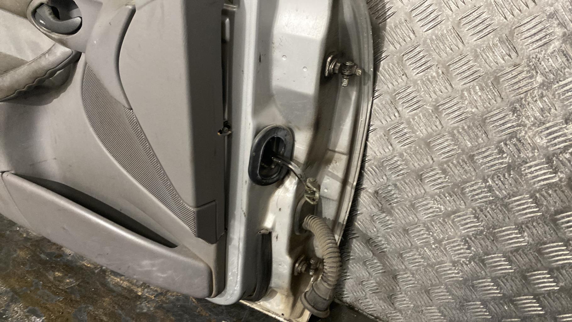 Porte avant gauche FORD FOCUS 1 Essence - 1