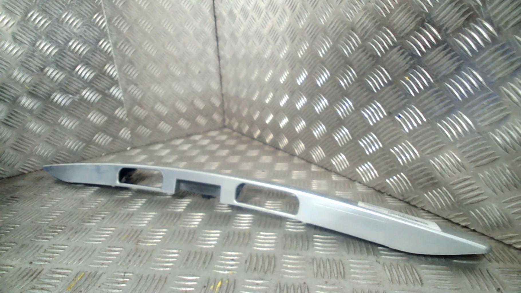 Pulsante del bagagliaio PEUGEOT 308 1 SW PHASE 2 BREAK Diésel - 1