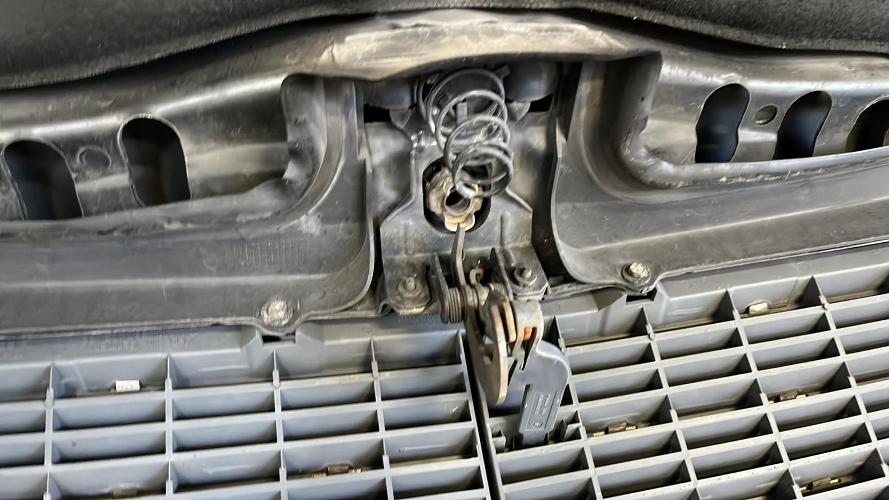 Capot MERCEDES CLASSE E 210 PHASE 2 Diesel - 1