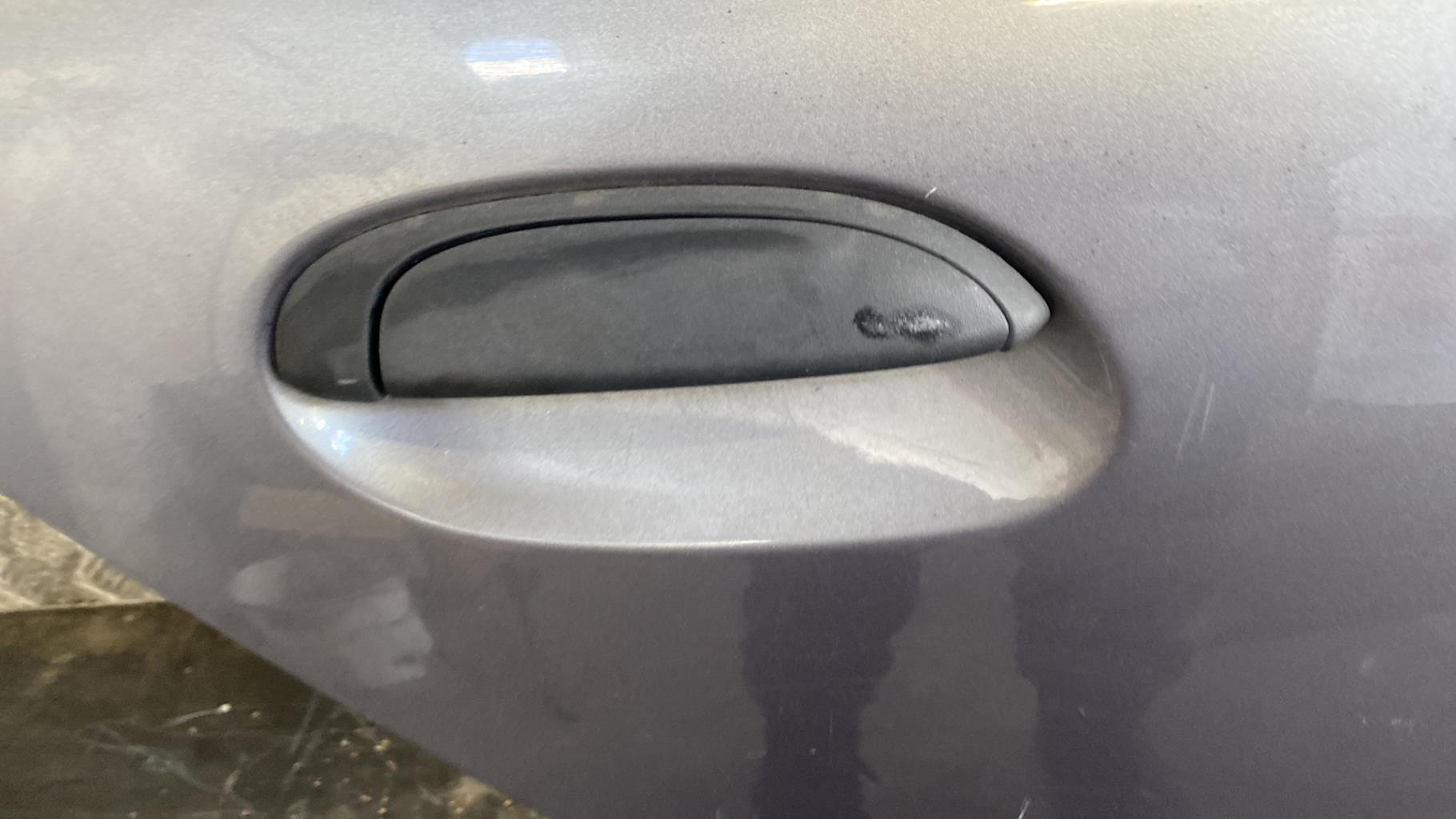 Puerta trasera derecha RENAULT CLIO 2 PHASE 2 Diésel - 1