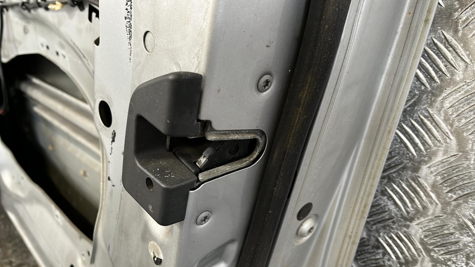 Portiera anteriore destra MERCEDES CLASSE E 211 PHASE 1 Diésel - 1