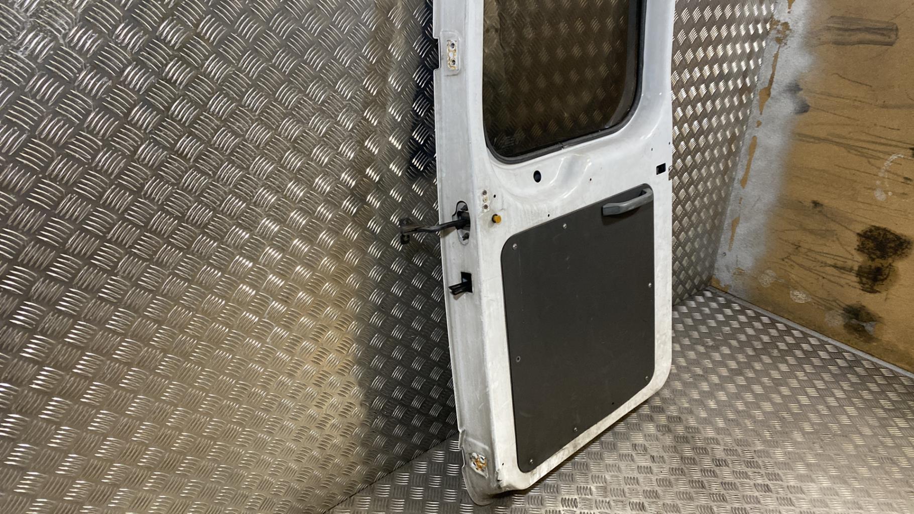 Puerta del maletero derecha FORD TRANSIT 4 Diésel - 1