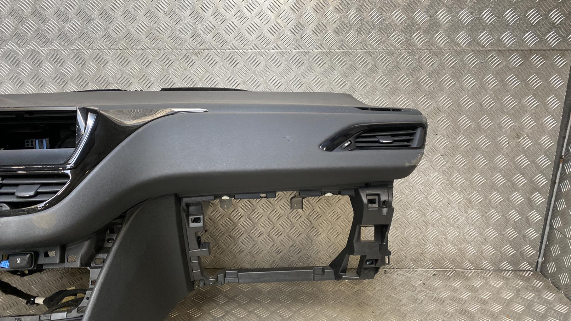 Planche de bord complete PEUGEOT 208 1 PHASE 1 Essence - 1