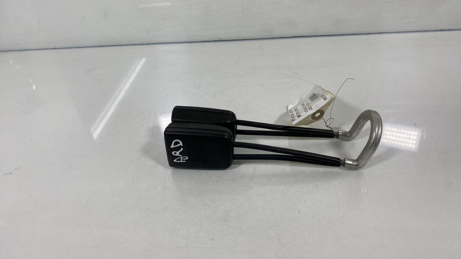 Aggancio cintura sicurezza posteriore destro VOLKSWAGEN GOLF 3 Diésel - 1