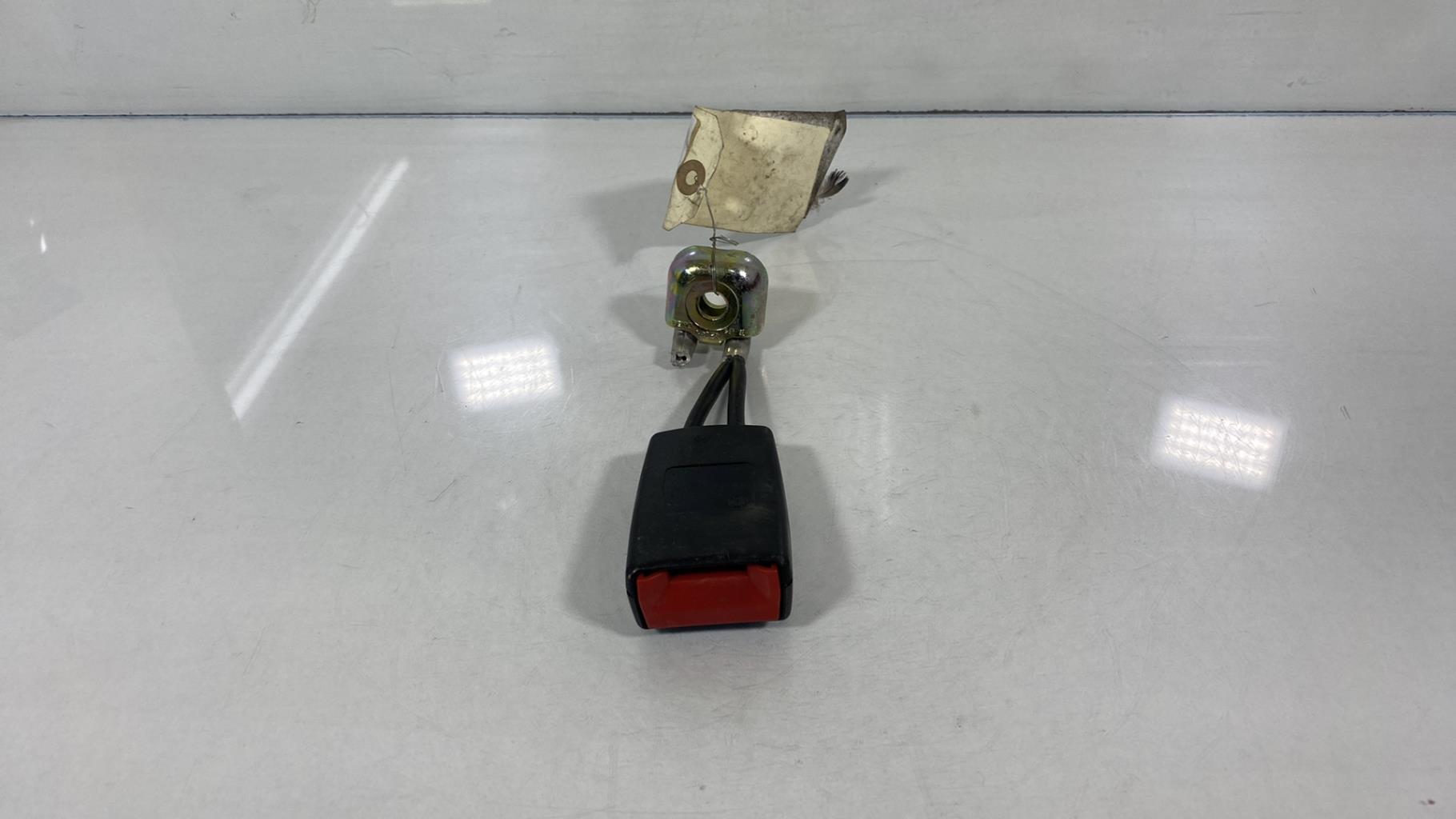 Aggancio cintura sicurezza posteriore destro VOLKSWAGEN PASSAT 4 PHASE 1 BREAK Gasolina - 1