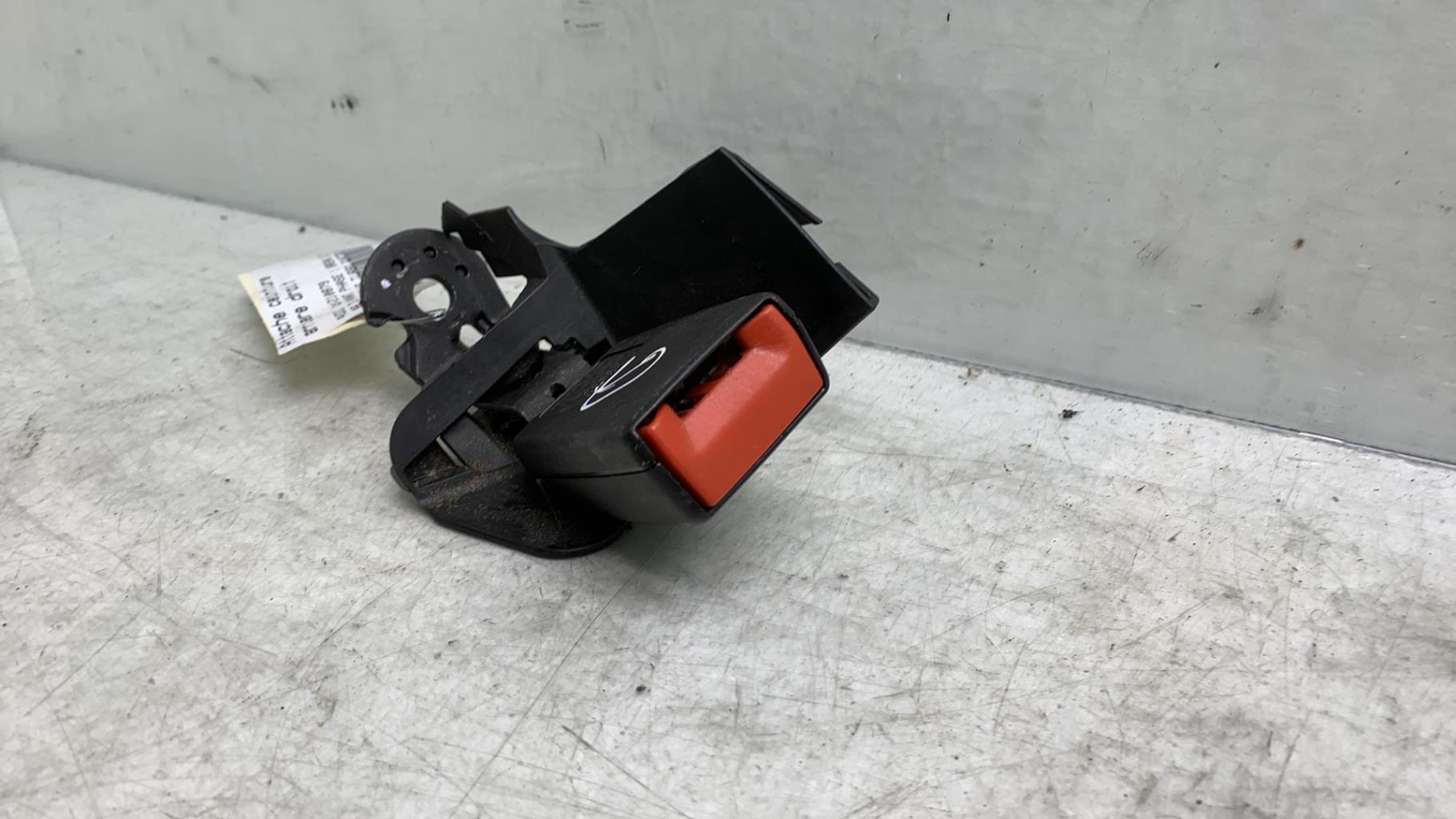 Aggancio cintura sicurezza posteriore destro AUDI A6 3 AVANT PHASE 1 BREAK Diésel - 1