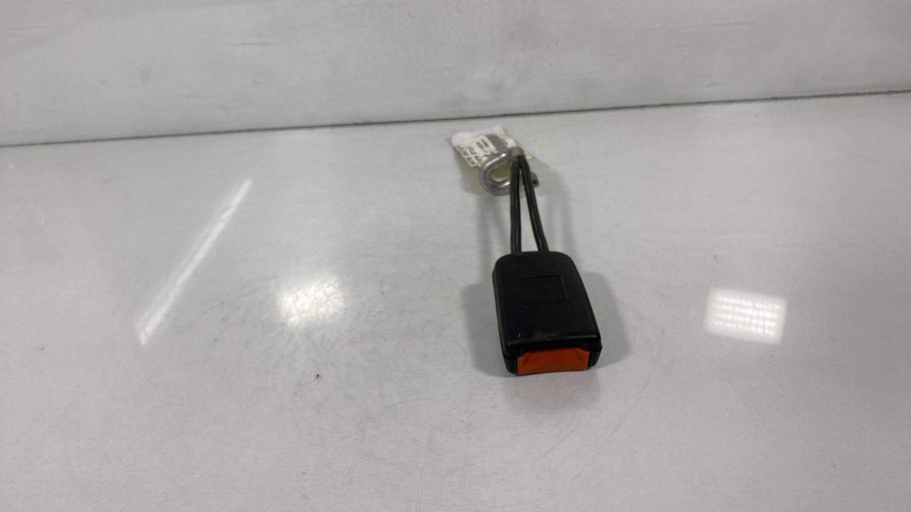 Aggancio cintura sicurezza posteriore destro VOLKSWAGEN POLO 2 Gasolina - 1