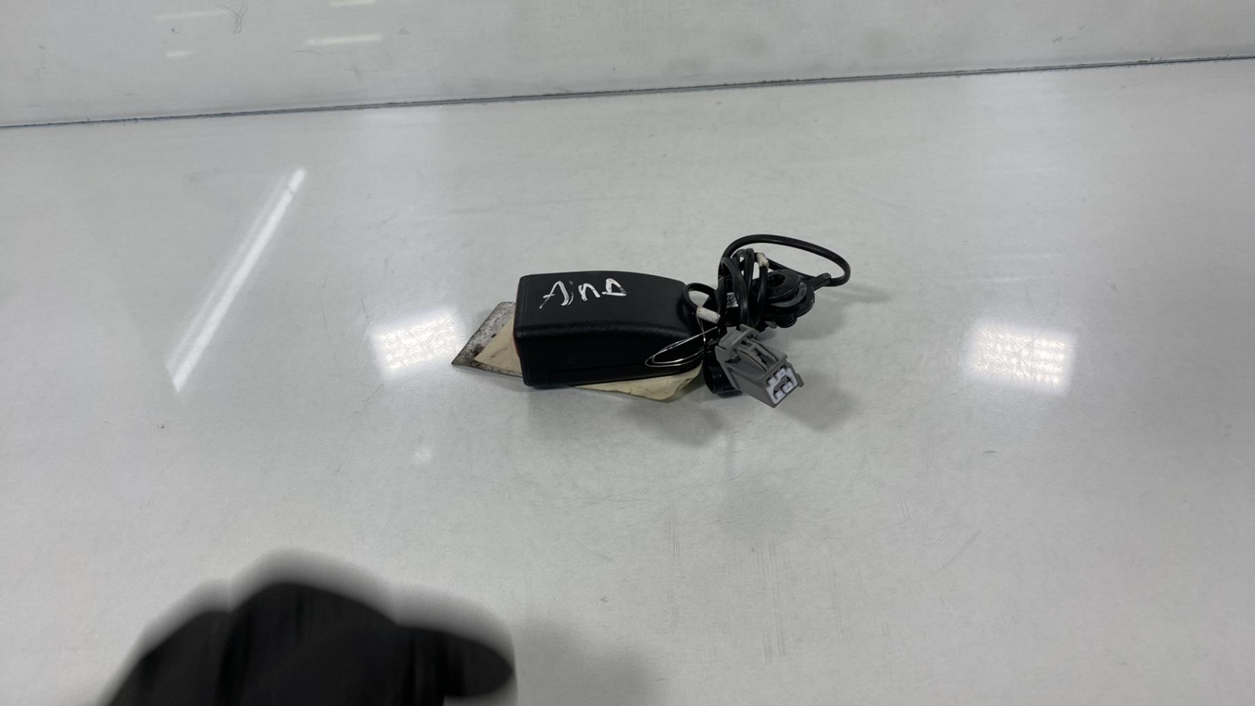 Aggancio cintura sicurezza posteriore destro CITROEN C3 AIRCROSS PHASE 1 Gasolina - 1