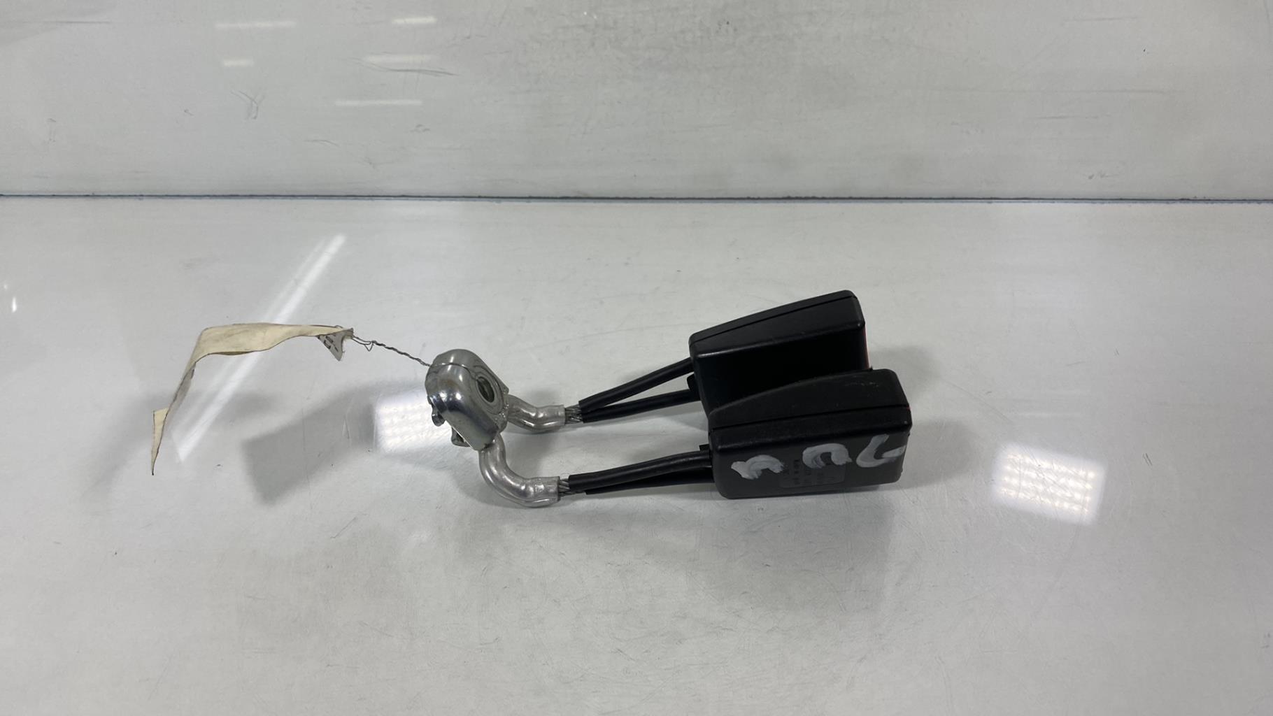 Aggancio cintura sicurezza posteriore sinistro SEAT IBIZA 4 PHASE 1 COUPE Diésel - 1