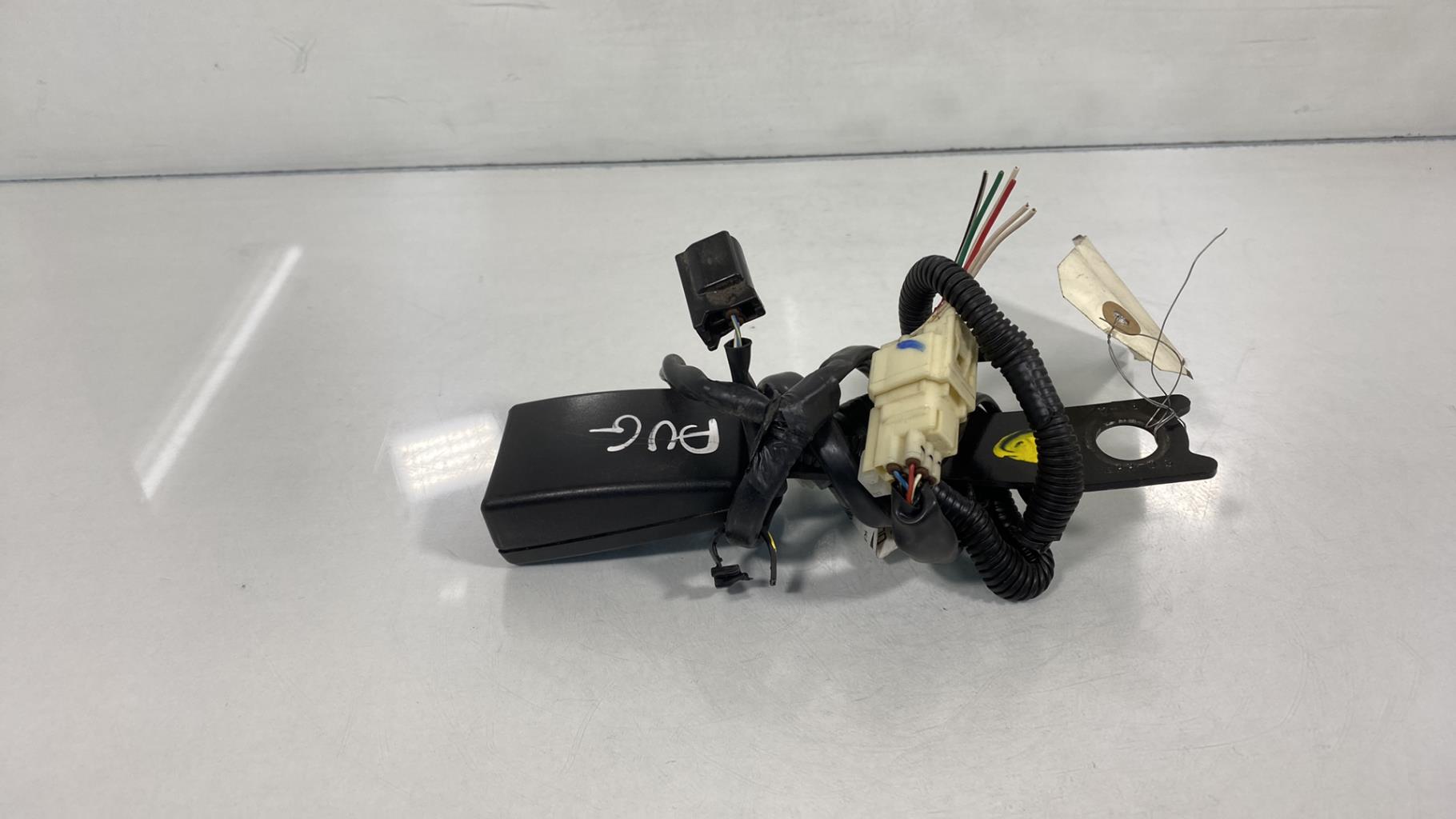 Aggancio cintura sicurezza anteriore sinistro TOYOTA COROLLA 10 PHASE 2 BREAK Diésel - 1