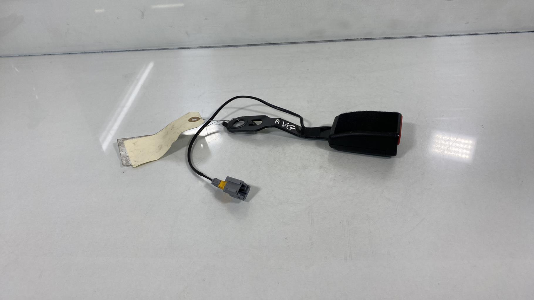 Aggancio cintura sicurezza anteriore sinistro PEUGEOT 208 1 PHASE 1 Diésel - 1