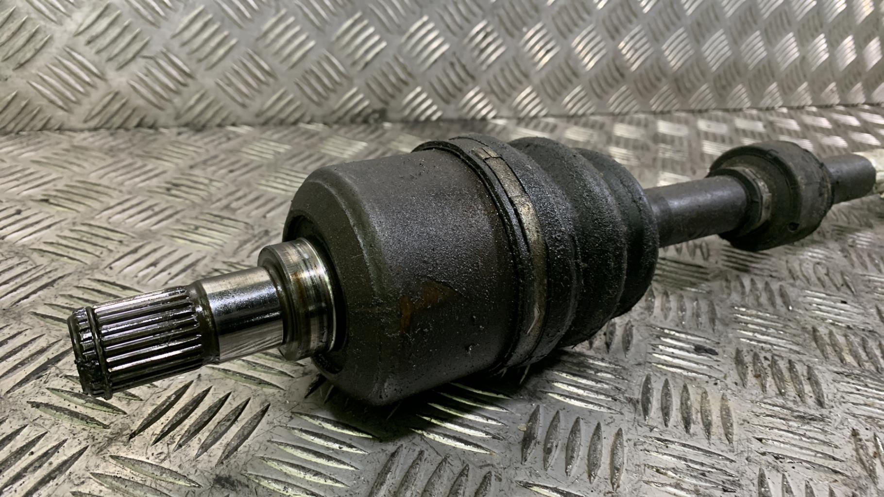 Giunto cardanico albero di trasmissione destro HYUNDAI TRAJET Diésel - 1