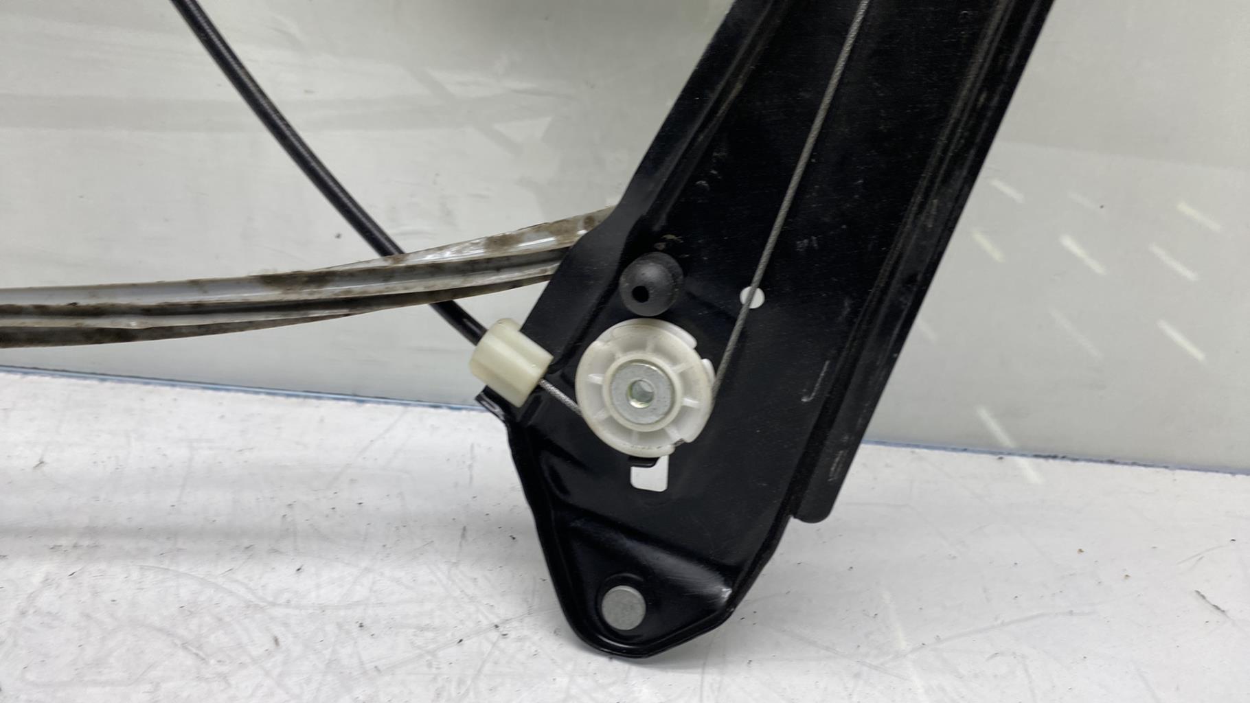 Alzacristalli elettrico anteriore sinistro VOLKSWAGEN JETTA 4 Gasolina/Híbrido - 1