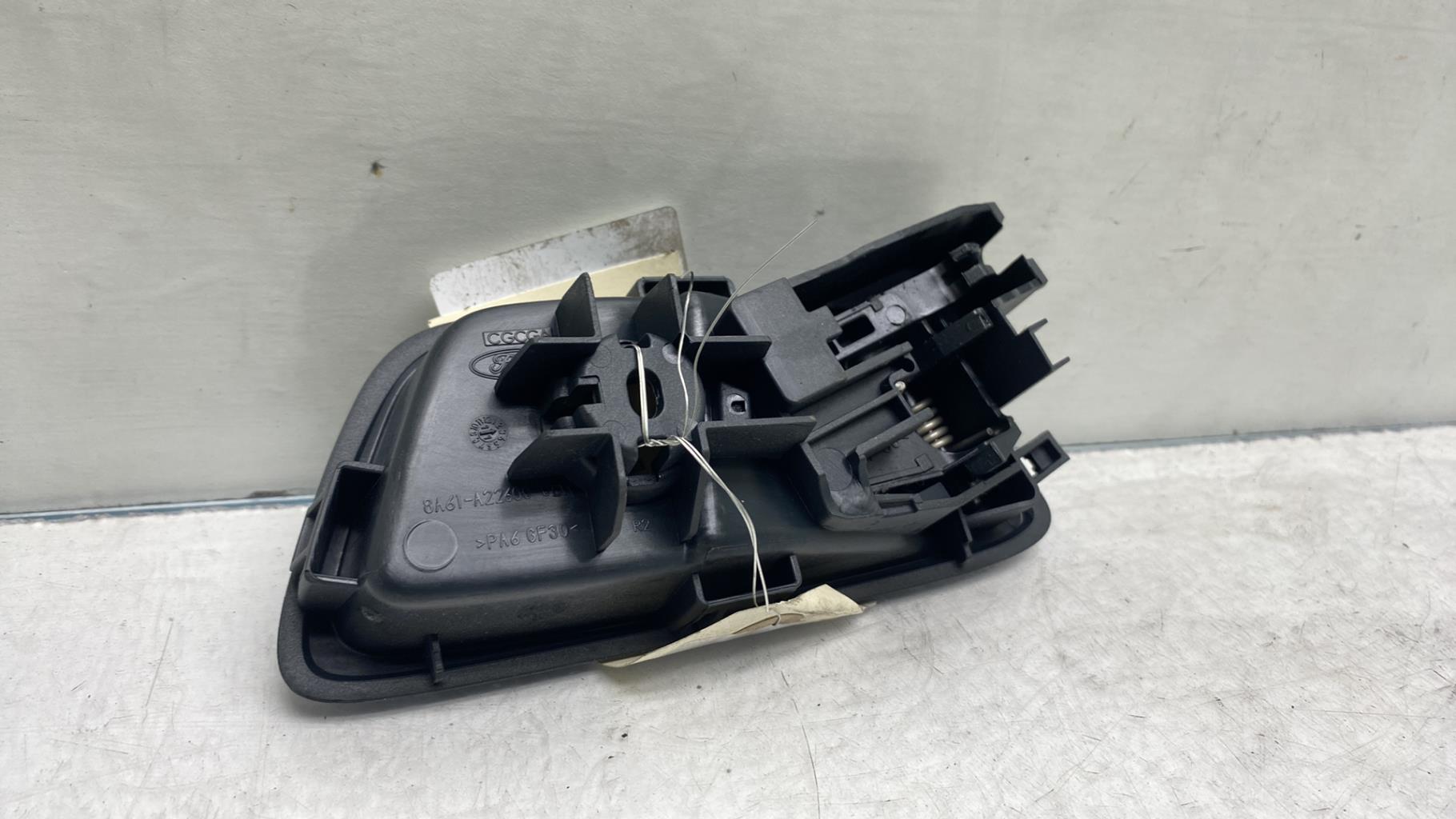 Maniglia interna posteriore destra FORD FIESTA 6 PHASE 1 Diésel - 1