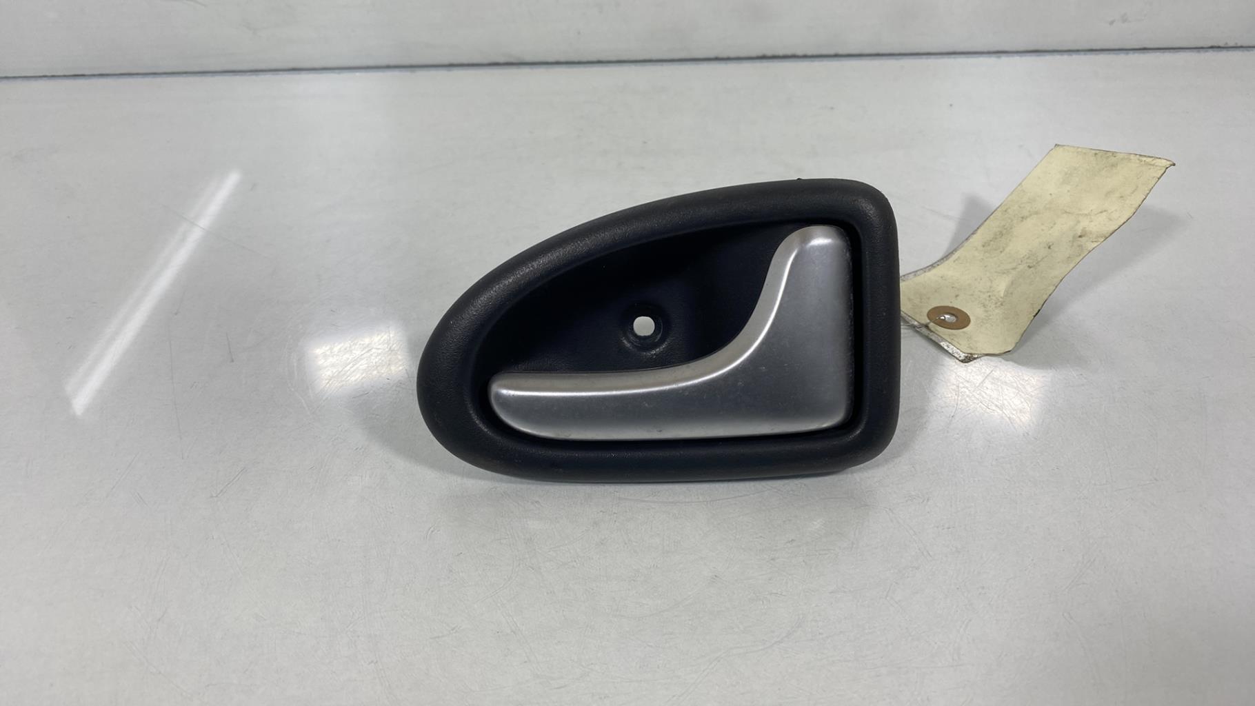 Maniglia interna posteriore destra RENAULT CLIO 2 PHASE 2 Diésel - 1