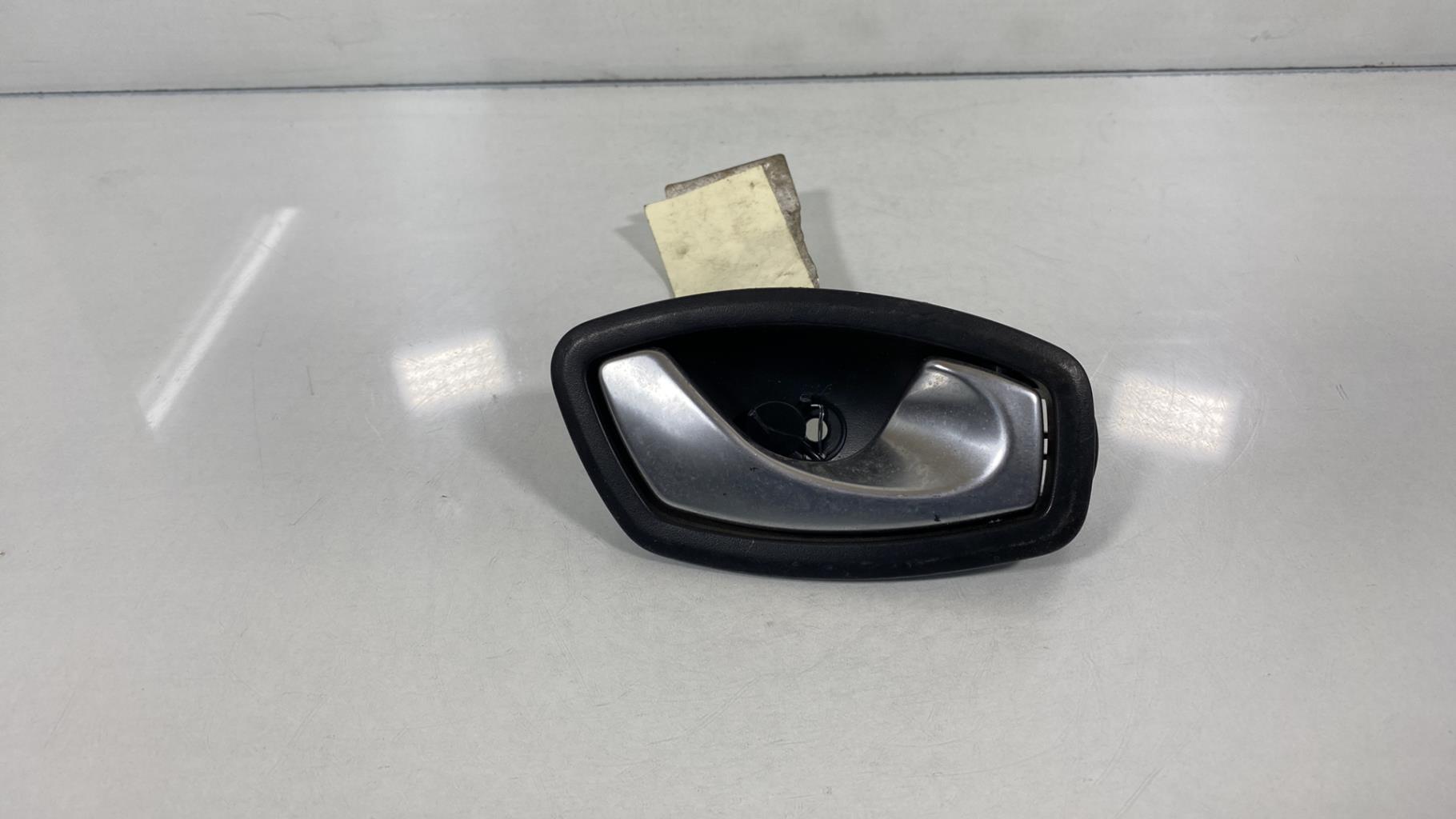 Poignee interieur arriere droit RENAULT CLIO 4 PHASE 1 BREAK Essence - 1