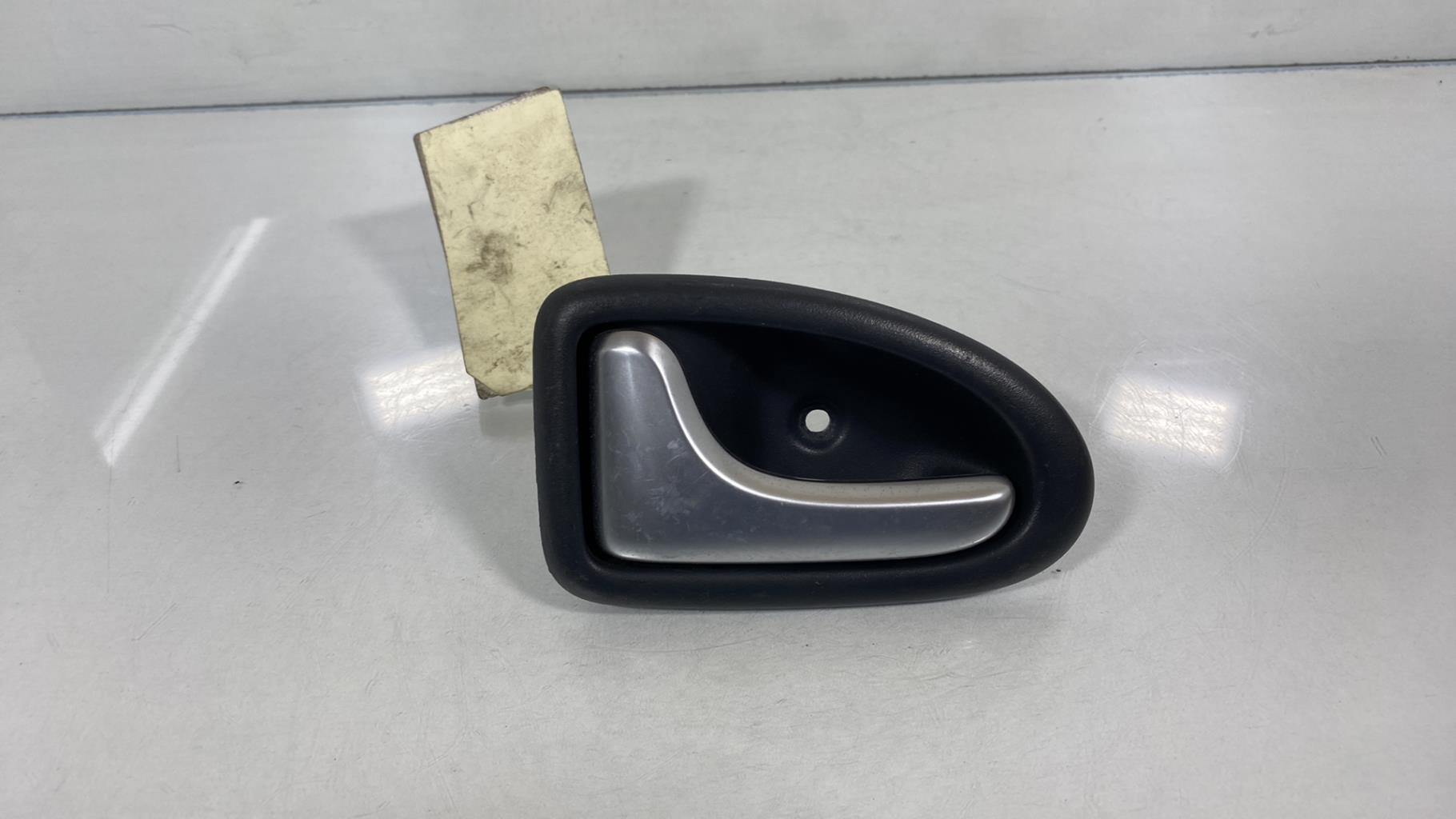 Maniglia interna posteriore sinistra RENAULT CLIO 2 PHASE 2 Diésel - 1