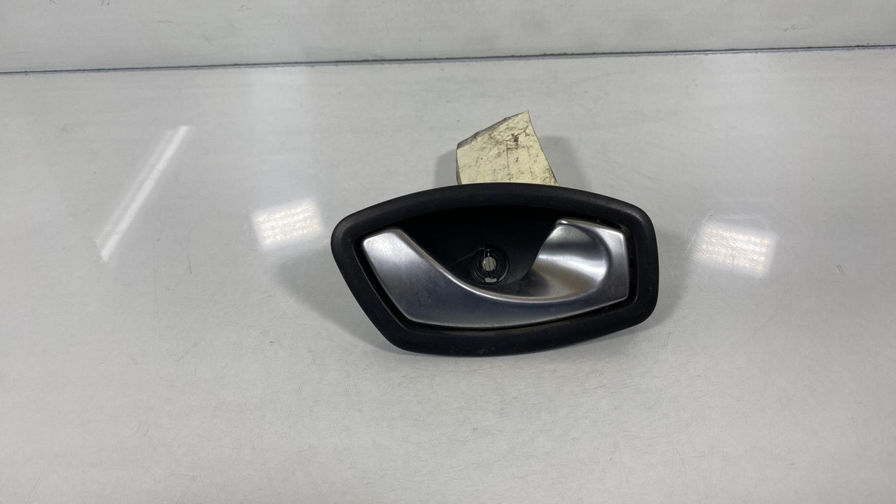 Poignee interieur avant droit RENAULT CLIO 4 PHASE 1 BREAK Essence - 1
