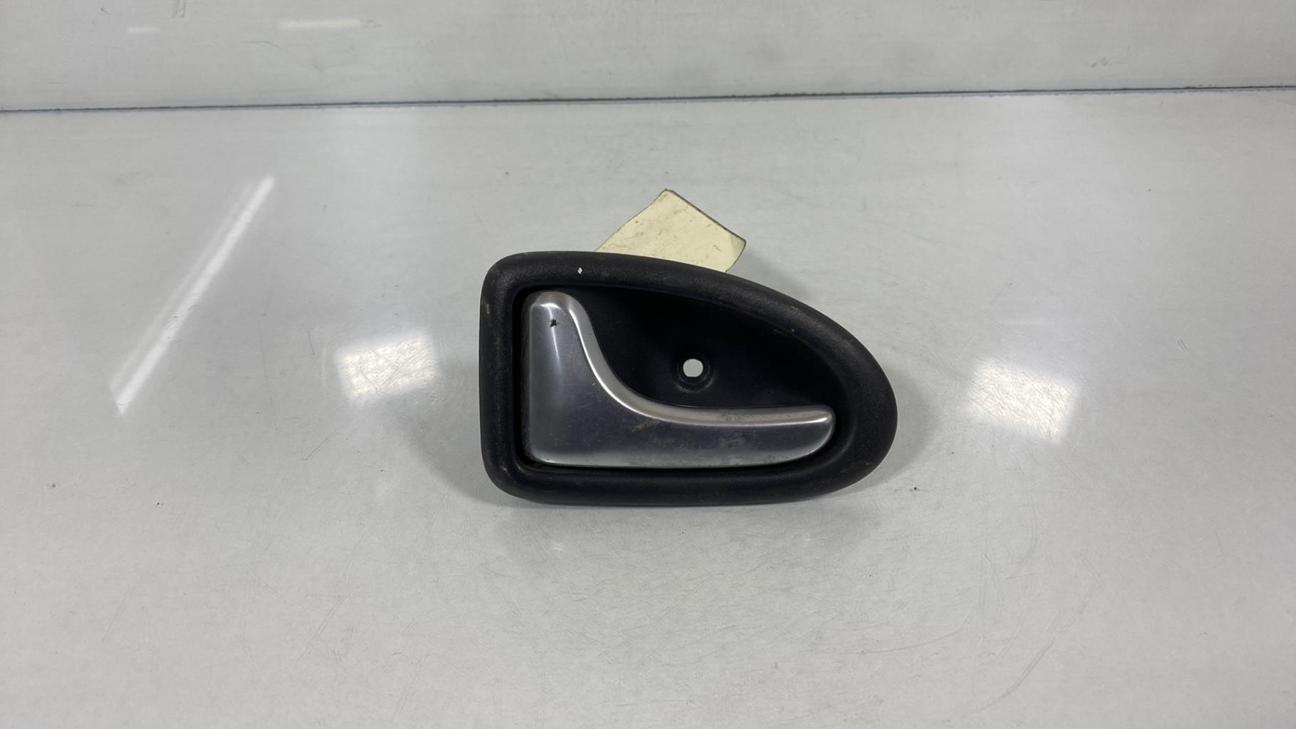 Maniglia interna anteriore sinistra RENAULT CLIO 2 PHASE 2 Diésel - 1