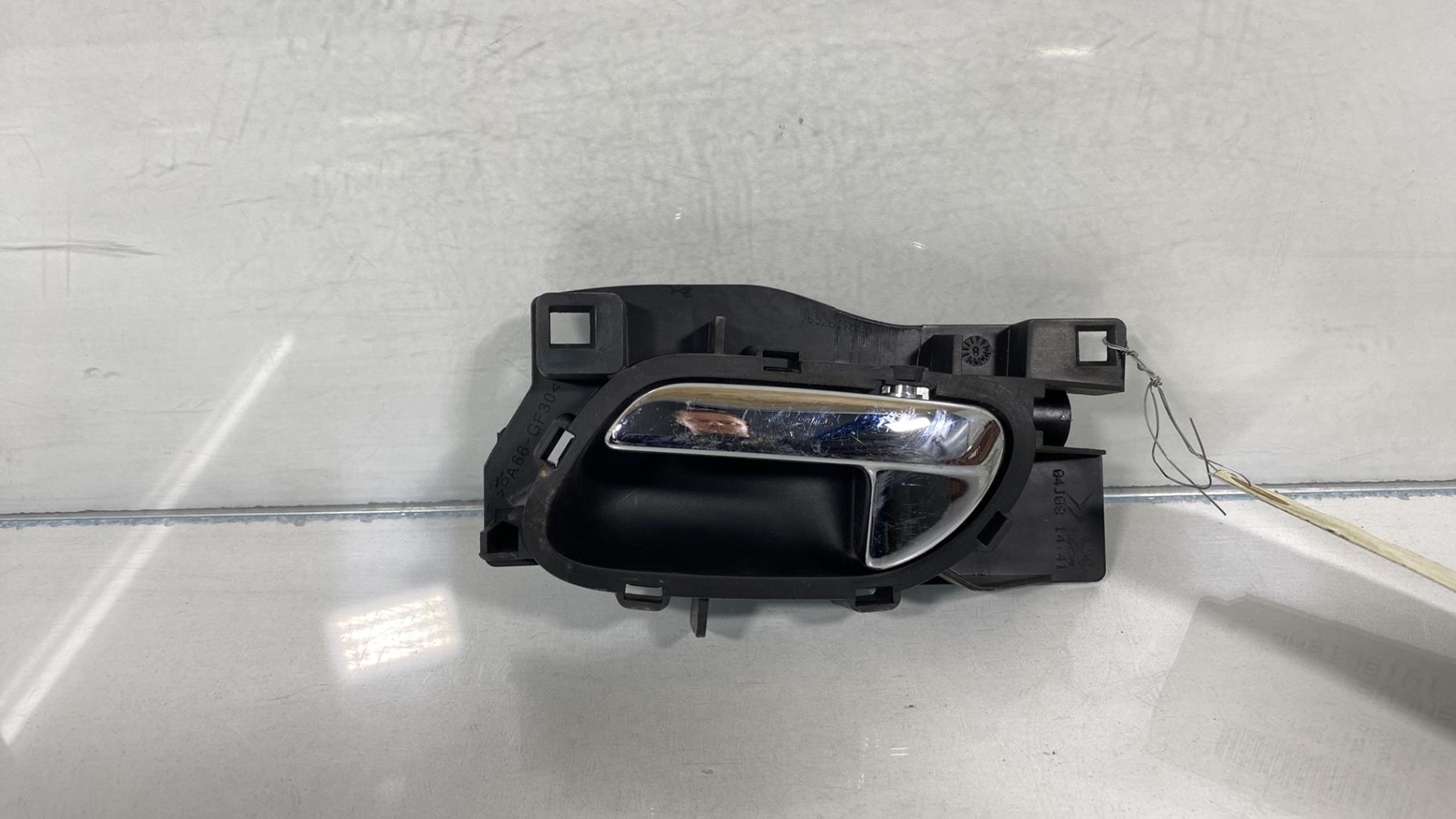 Maniglia interna anteriore sinistra PEUGEOT 407 PHASE 1 BREAK Diésel - 1