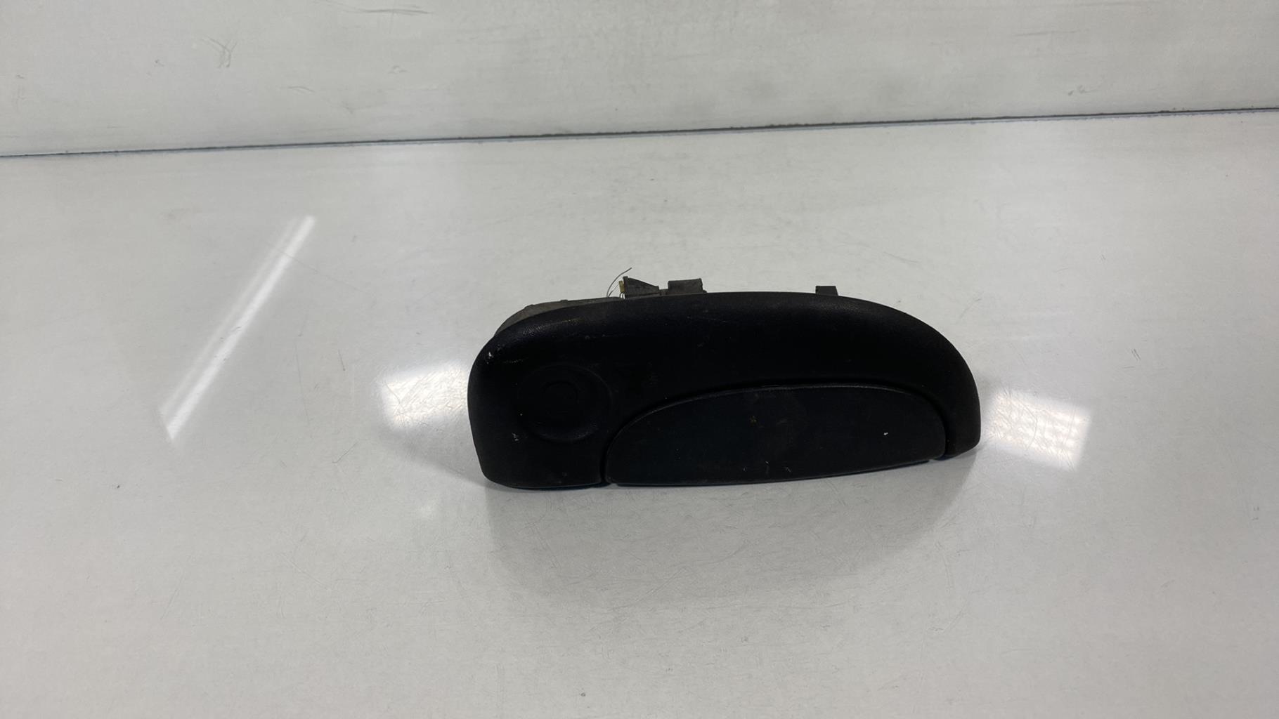 Poignee porte avant droit RENAULT KANGOO 1 PHASE 2 Diesel - 1