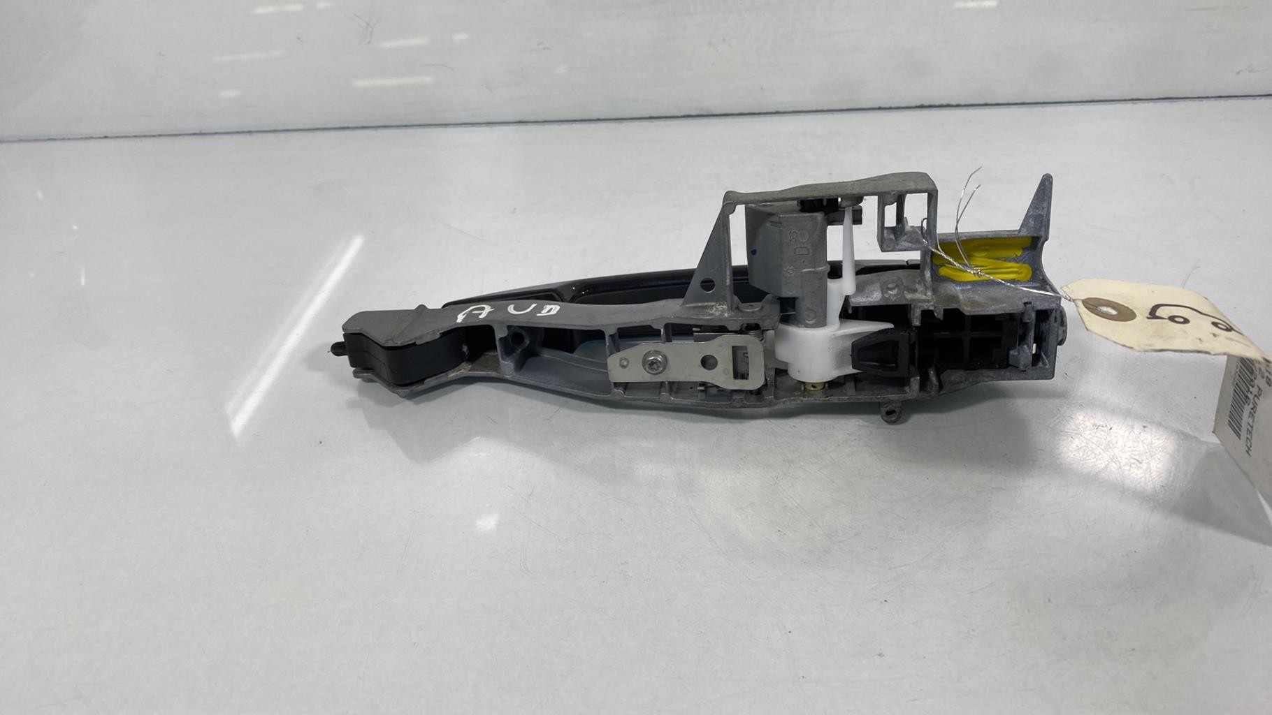 Maniglia portiera anteriore destra PEUGEOT 5008 1 PHASE 2 Gasolina - 1