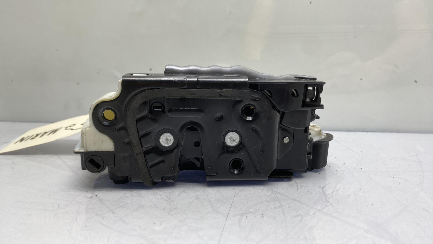 Serratura posteriore destra VOLKSWAGEN JETTA 4 Gasolina/Híbrido - 1