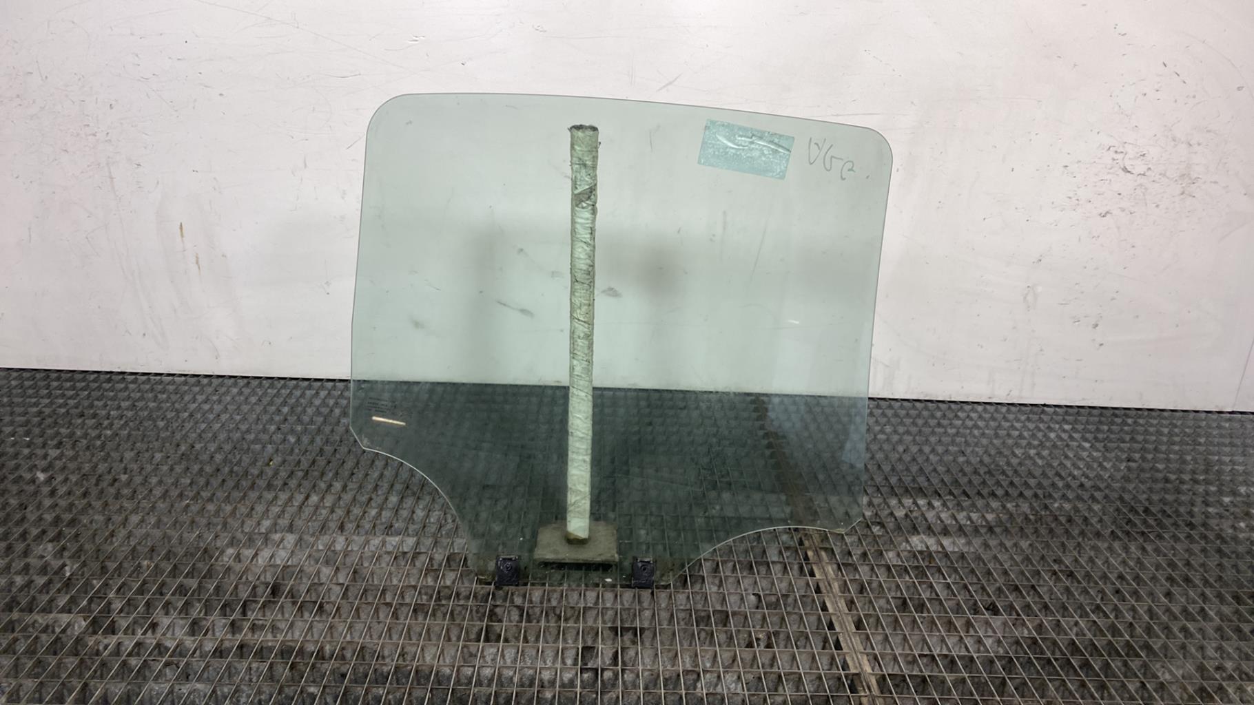 Vitre arriere gauche CITROEN C3 2 PHASE 1 Diesel - 1