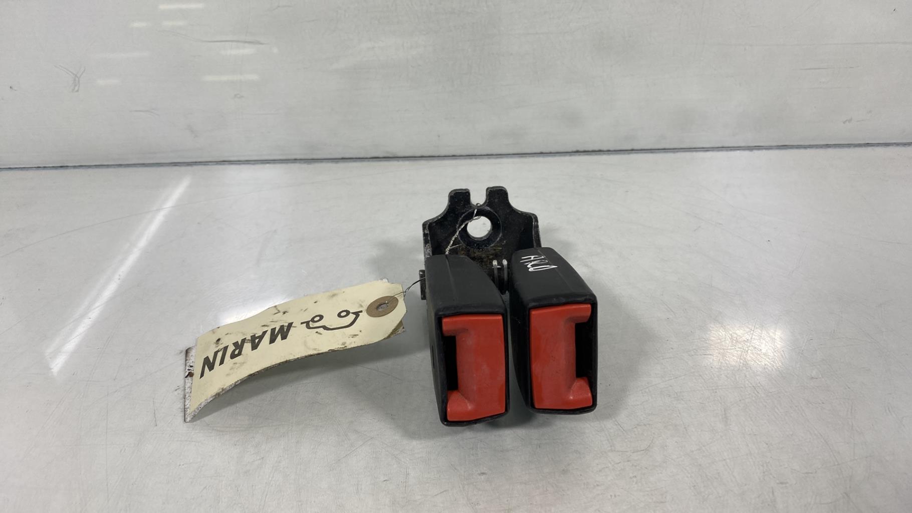 Aggancio cintura sicurezza posteriore destro FORD FOCUS 3 PHASE 1 BREAK Diésel - 1
