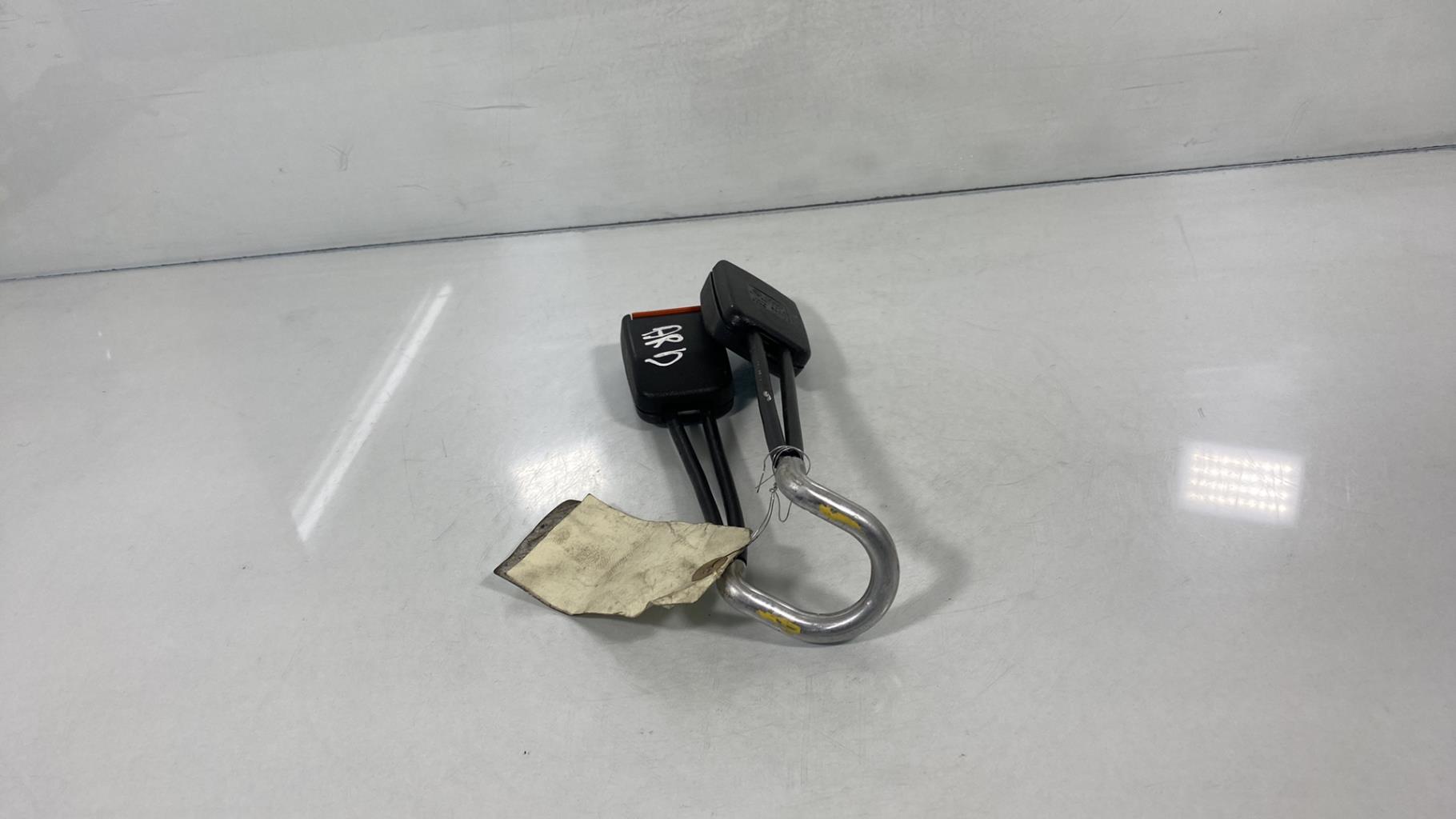 Aggancio cintura sicurezza posteriore destro VOLKSWAGEN VENTO  - 1