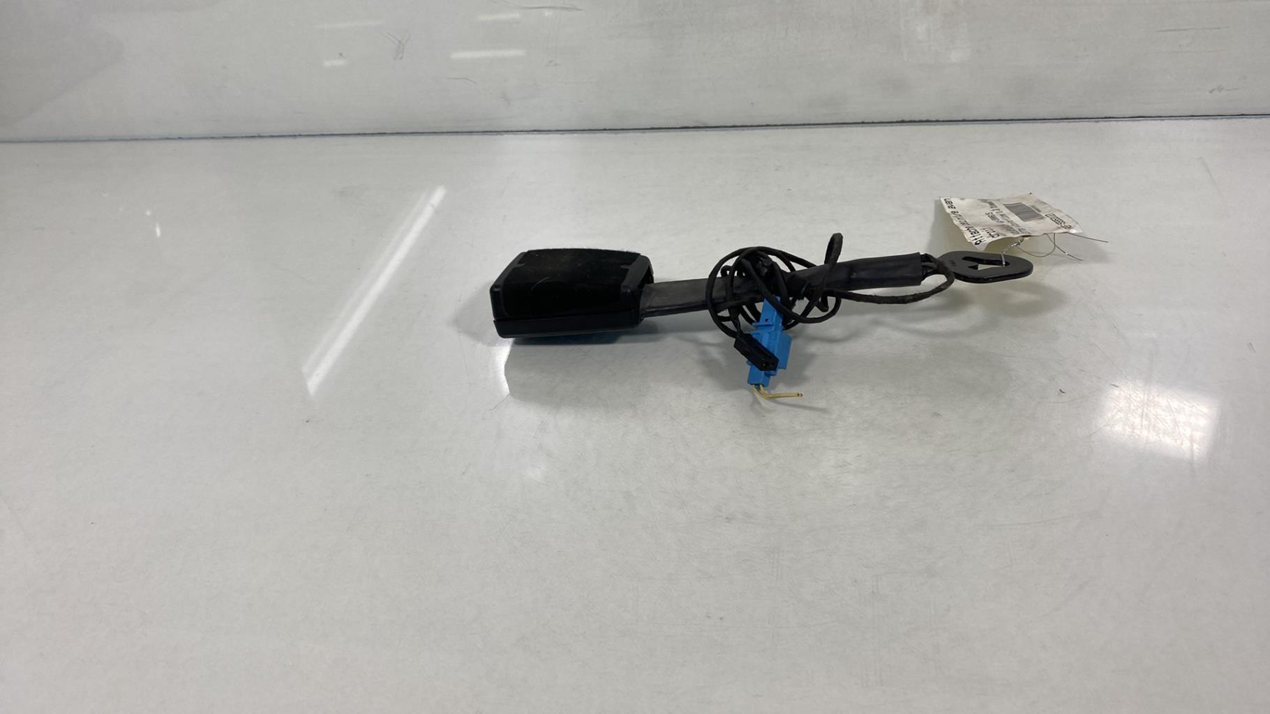 Aggancio cintura sicurezza anteriore destro VOLKSWAGEN JETTA 4 Diésel - 1