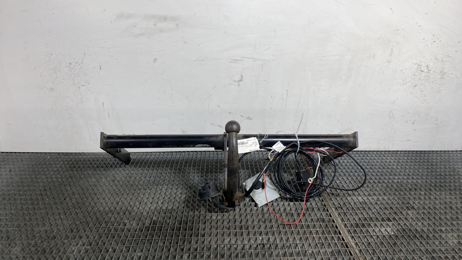 Attelage (boule de remorquage) AUDI A1 1 PHASE 1 Diesel - 1