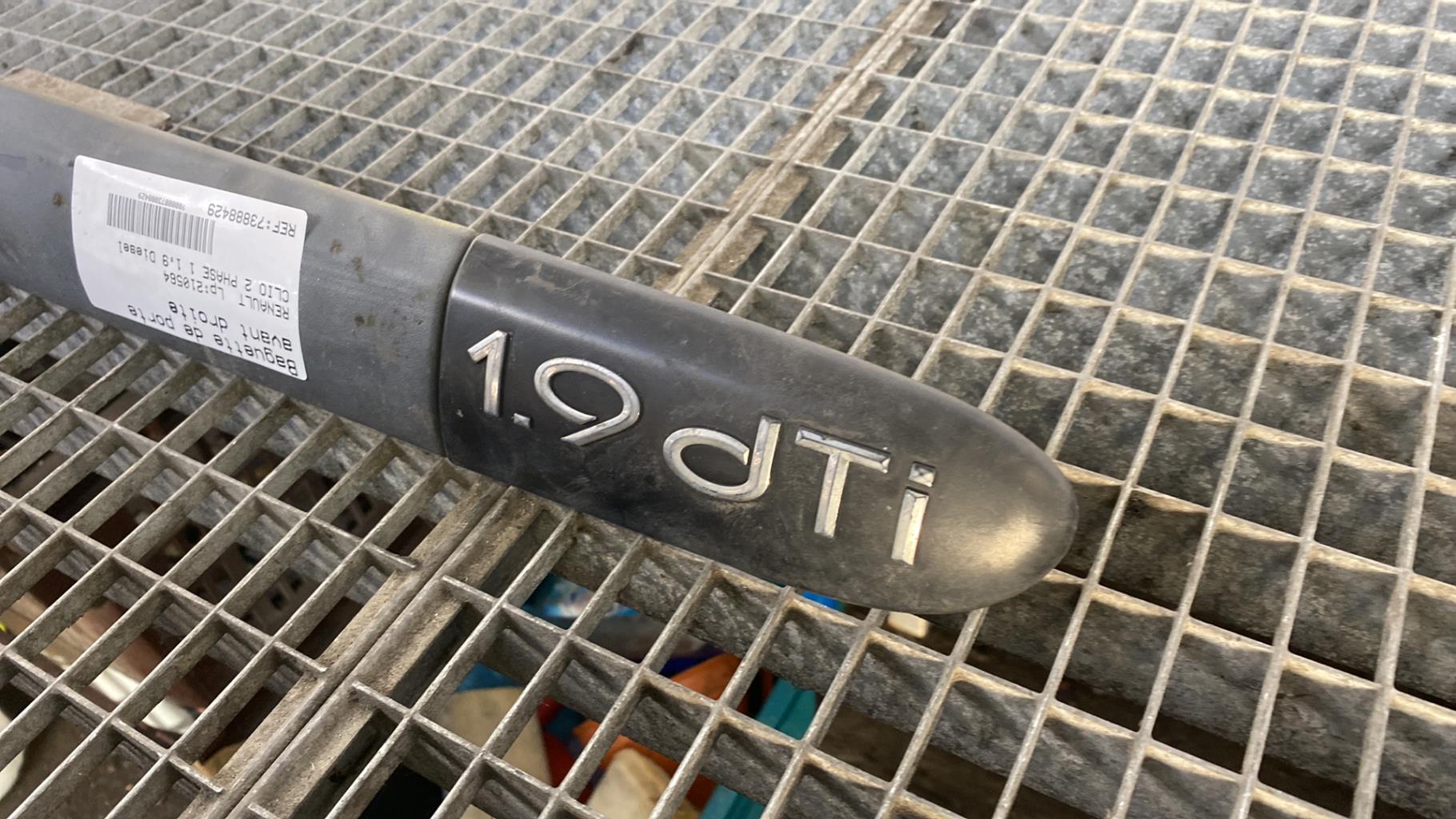 Modanatura portiera anteriore destra RENAULT CLIO 2 PHASE 2  - 1
